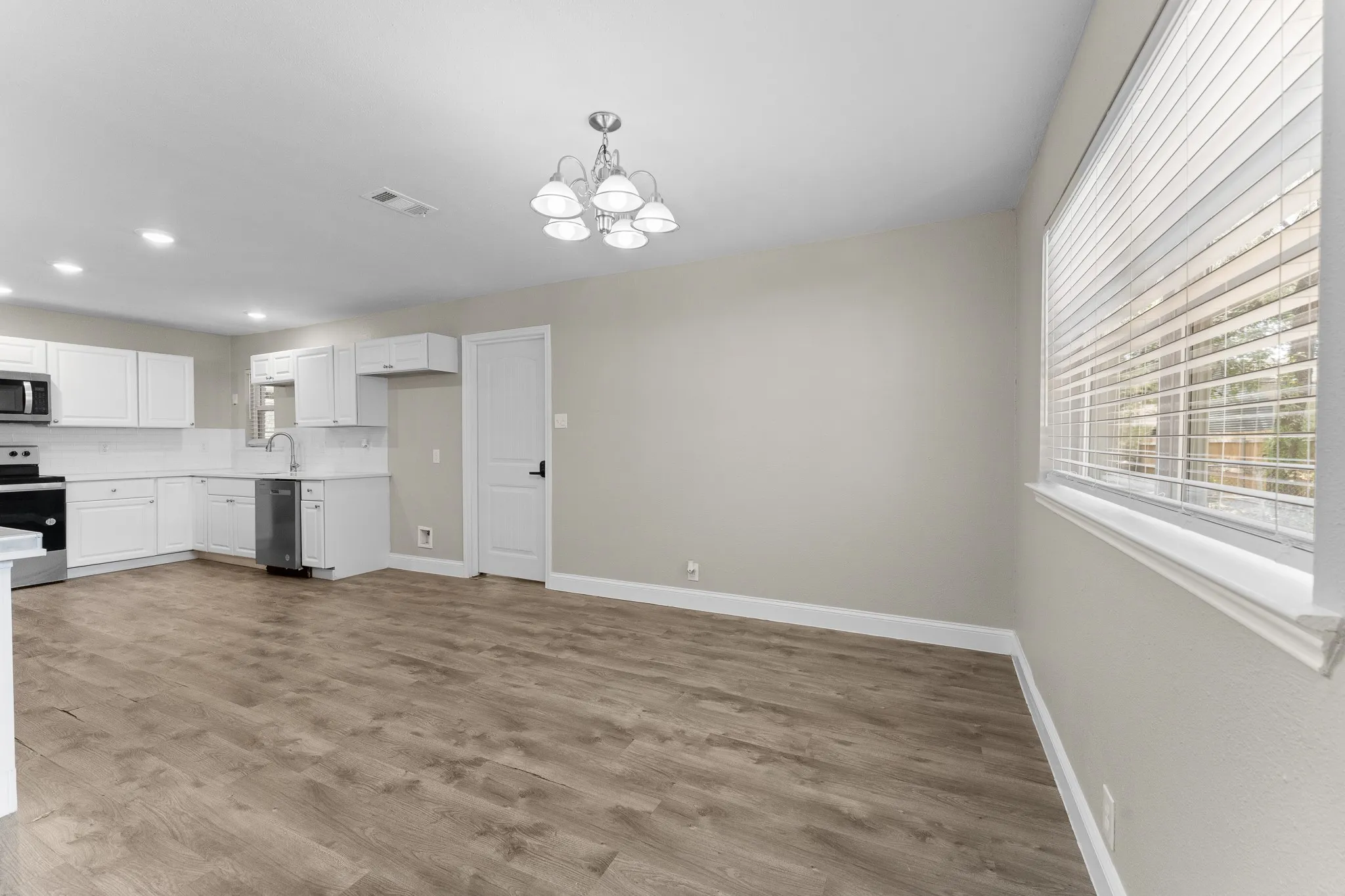 Single Family Residence For Sale in Tarrant County , 4928 Ira Street, Haltom City, Texas 76117, 3 Bedroom, 2 Bathroom, Garage spaces, 1,725 Sqft, built in 1957, mls#21390076, Real Estate Agent in Haltom City, Homes For Sale in Tarrant county, Homes For Sale in Haltom City, Realtor in Haltom City Texas, Real Estate Brokerage Independent Realty Texas, Luminita Cordes Realtor