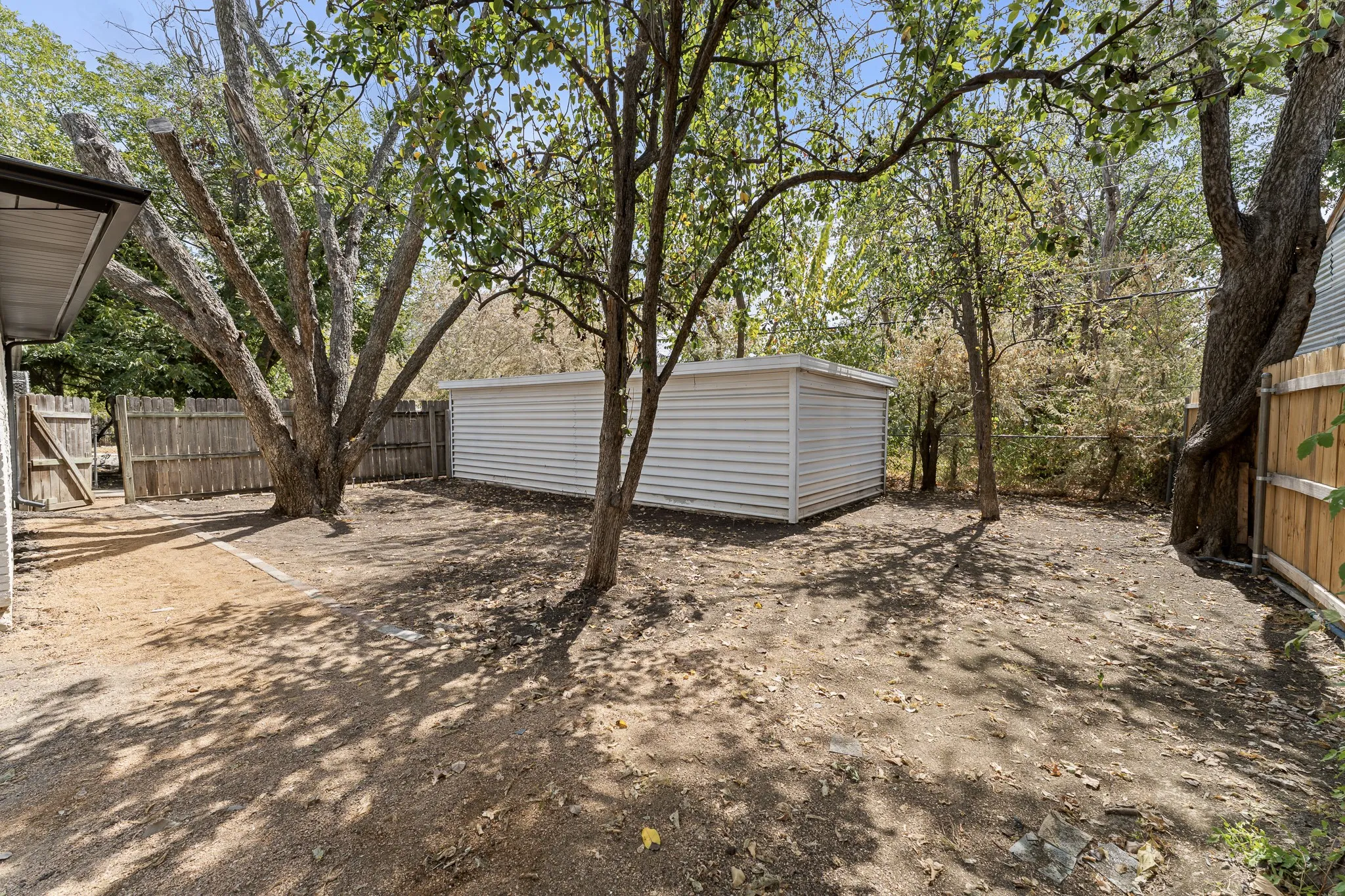 Single Family Residence For Sale in Tarrant County , 4928 Ira Street, Haltom City, Texas 76117, 3 Bedroom, 2 Bathroom, Garage spaces, 1,725 Sqft, built in 1957, mls#21390076, Real Estate Agent in Haltom City, Homes For Sale in Tarrant county, Homes For Sale in Haltom City, Realtor in Haltom City Texas, Real Estate Brokerage Independent Realty Texas, Luminita Cordes Realtor