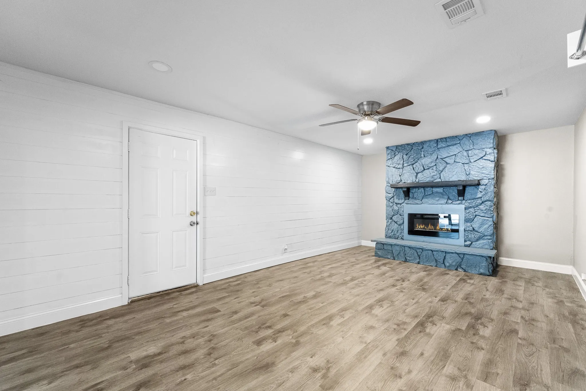 Single Family Residence For Sale in Tarrant County , 4928 Ira Street, Haltom City, Texas 76117, 3 Bedroom, 2 Bathroom, Garage spaces, 1,725 Sqft, built in 1957, mls#21390076, Real Estate Agent in Haltom City, Homes For Sale in Tarrant county, Homes For Sale in Haltom City, Realtor in Haltom City Texas, Real Estate Brokerage Independent Realty Texas, Luminita Cordes Realtor
