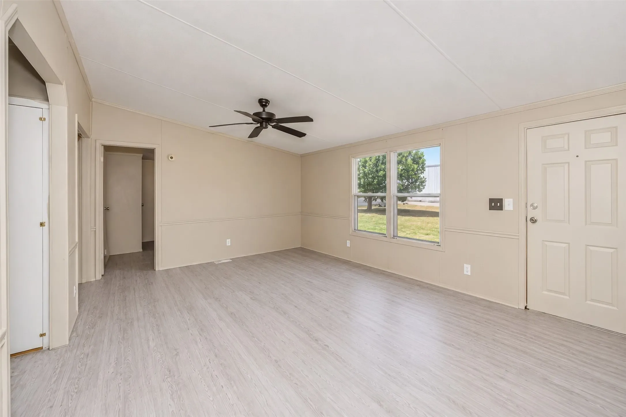 Mobile Home For Sale in Wise County , 136 Private Road 4907, Haslet, Texas 76052, 3 Bedroom, 2 Bathroom, 2 Garage spaces, 1,120 Sqft, built in 2005, mls#21391022, Real Estate Agent in Haslet, Homes For Sale in Wise county, Homes For Sale in Haslet, Realtor in Haslet Texas, Real Estate Brokerage Independent Realty Texas, Luminita Cordes Realtor