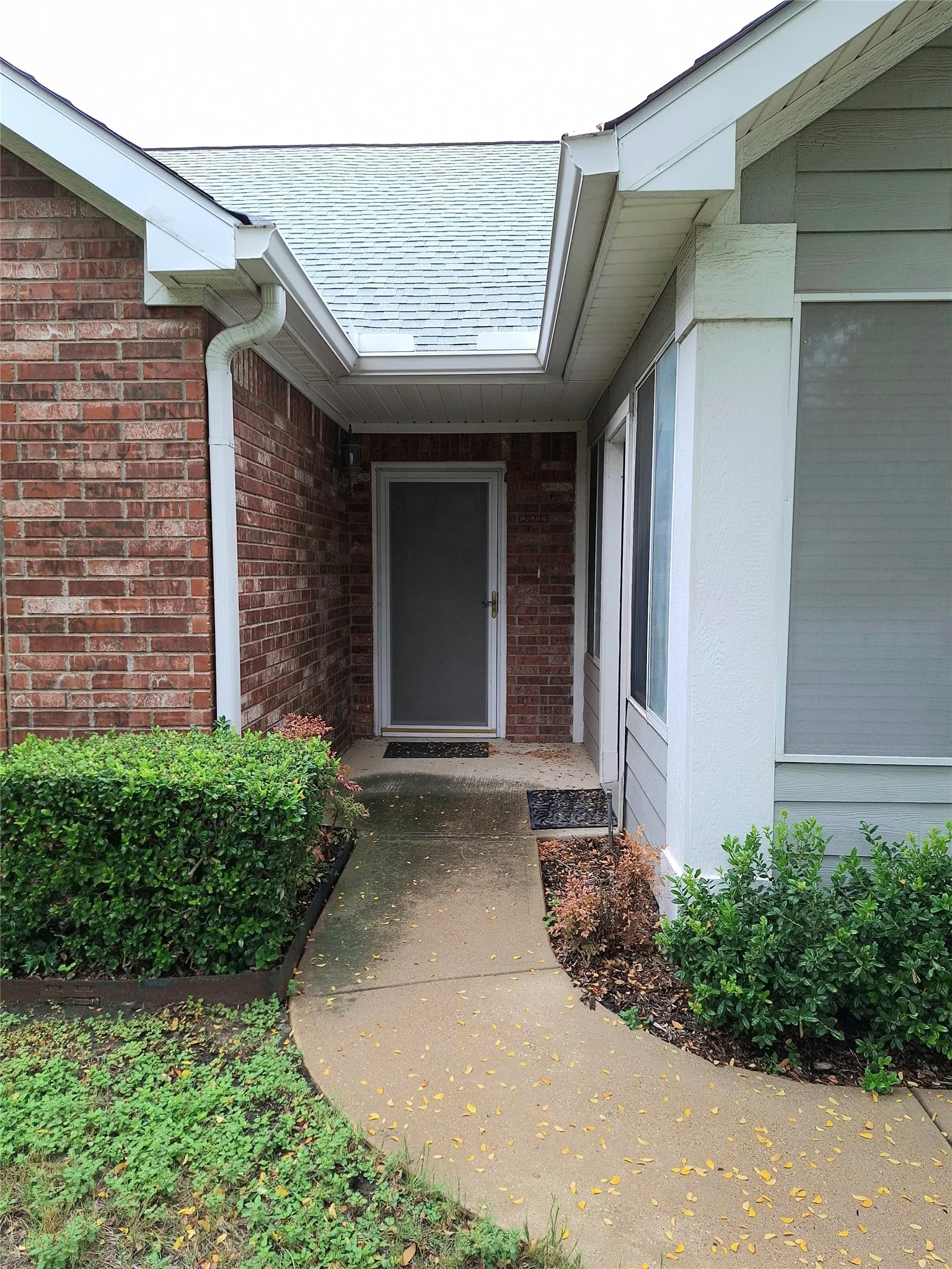 Condominium For Sale in Tarrant County , 918 Bridges Drive, Arlington, Texas 76012, 3 Bedroom, 2 Bathroom, 2 Garage spaces, 1,729 Sqft, built in 2000, mls#21387524, Real Estate Agent in Arlington, Homes For Sale in Tarrant county, Homes For Sale in Arlington, Realtor in Arlington Texas, Real Estate Brokerage Independent Realty Texas, Luminita Cordes Realtor
