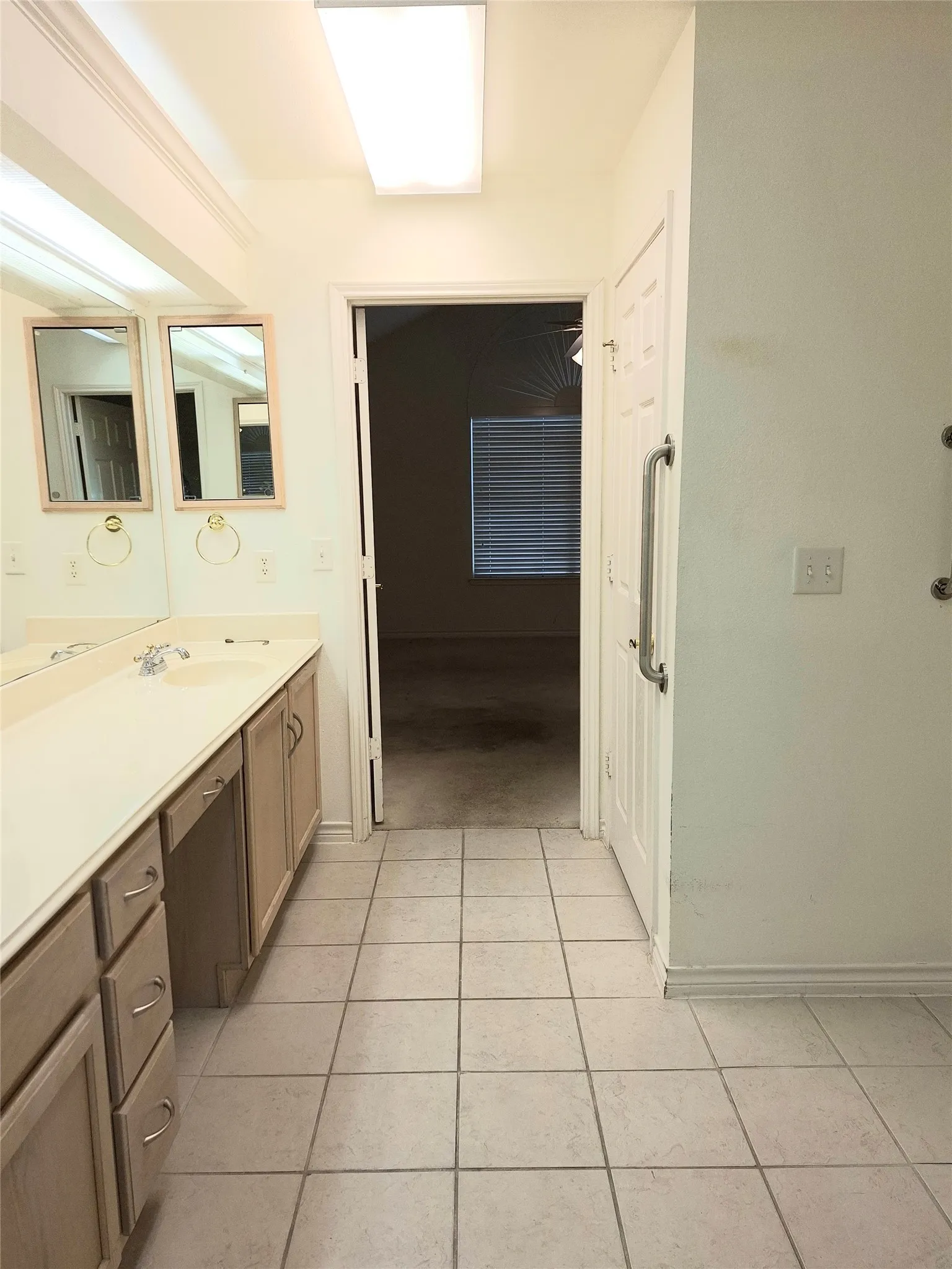 Condominium For Sale in Tarrant County , 918 Bridges Drive, Arlington, Texas 76012, 3 Bedroom, 2 Bathroom, 2 Garage spaces, 1,729 Sqft, built in 2000, mls#21387524, Real Estate Agent in Arlington, Homes For Sale in Tarrant county, Homes For Sale in Arlington, Realtor in Arlington Texas, Real Estate Brokerage Independent Realty Texas, Luminita Cordes Realtor