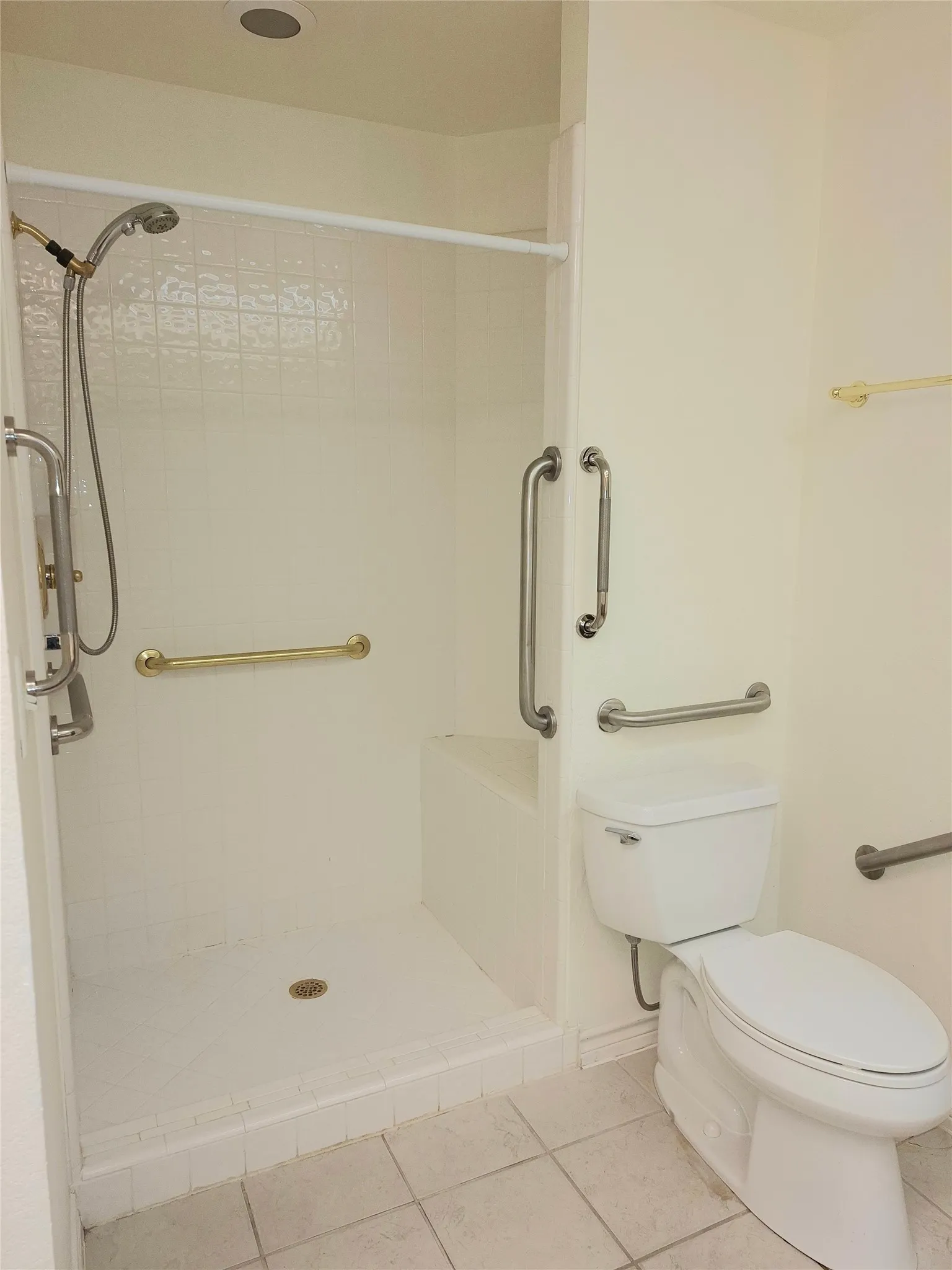Condominium For Sale in Tarrant County , 918 Bridges Drive, Arlington, Texas 76012, 3 Bedroom, 2 Bathroom, 2 Garage spaces, 1,729 Sqft, built in 2000, mls#21387524, Real Estate Agent in Arlington, Homes For Sale in Tarrant county, Homes For Sale in Arlington, Realtor in Arlington Texas, Real Estate Brokerage Independent Realty Texas, Luminita Cordes Realtor