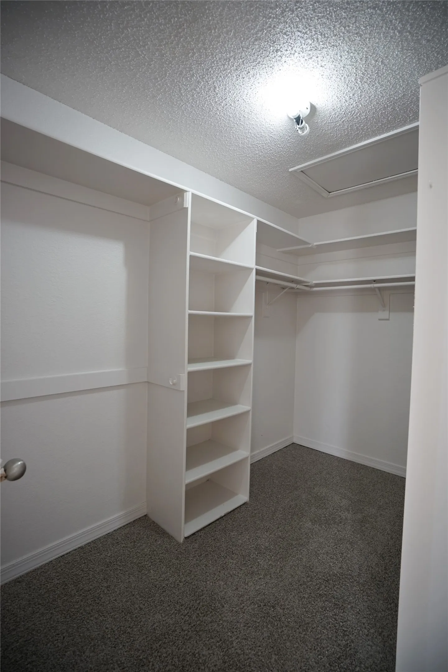 Single Family Residence For Sale in Denton County , 3007 Pacifica Street, Carrollton, Texas 75007, 2 Bedroom, 2 Bathroom, 2 Garage spaces, 1,720 Sqft, built in 1986, mls#21391019, Real Estate Agent in Carrollton, Homes For Sale in Denton county, Homes For Sale in Carrollton, Realtor in Carrollton Texas, Real Estate Brokerage Independent Realty Texas, Luminita Cordes Realtor