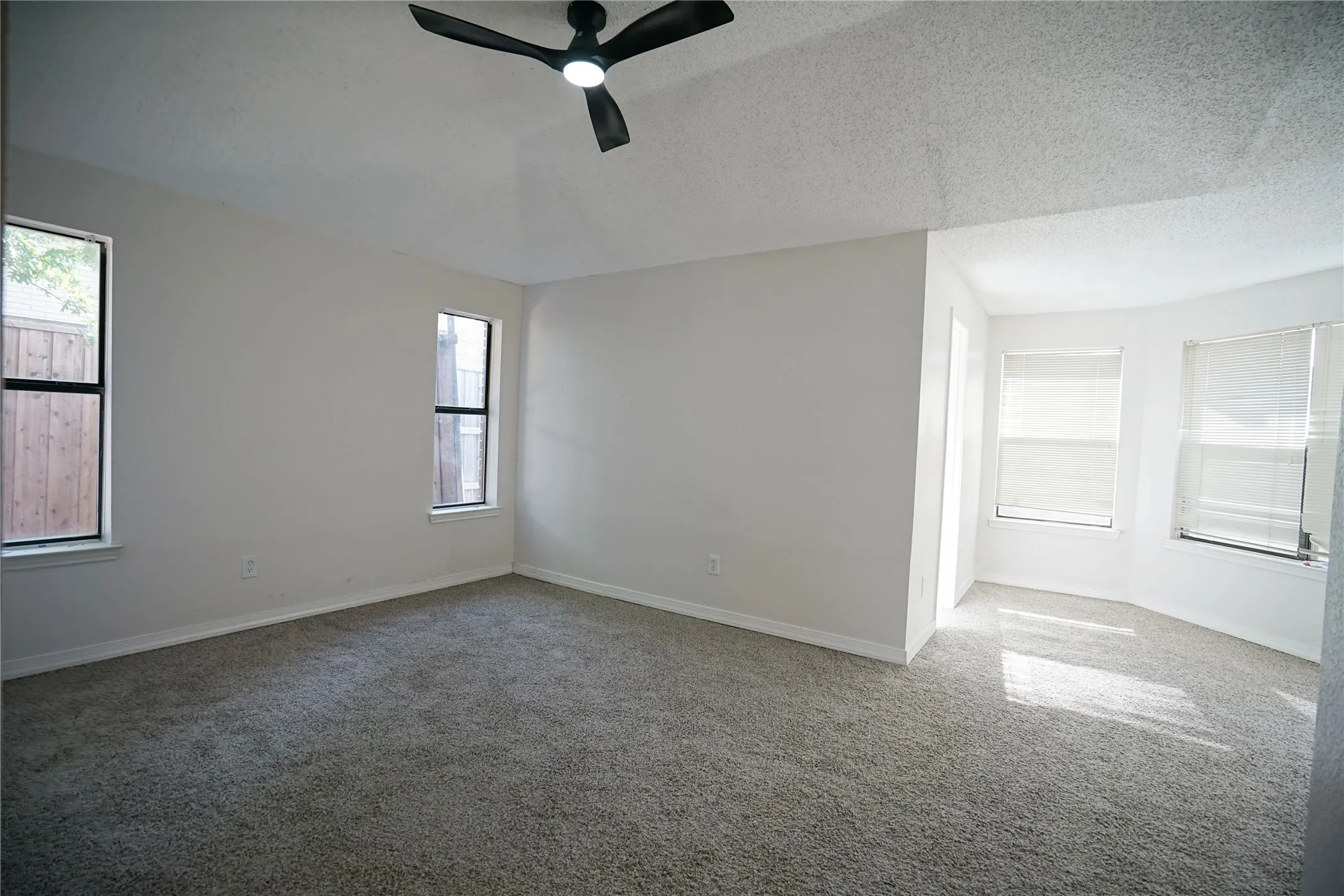 Single Family Residence For Sale in Denton County , 3007 Pacifica Street, Carrollton, Texas 75007, 2 Bedroom, 2 Bathroom, 2 Garage spaces, 1,720 Sqft, built in 1986, mls#21391019, Real Estate Agent in Carrollton, Homes For Sale in Denton county, Homes For Sale in Carrollton, Realtor in Carrollton Texas, Real Estate Brokerage Independent Realty Texas, Luminita Cordes Realtor