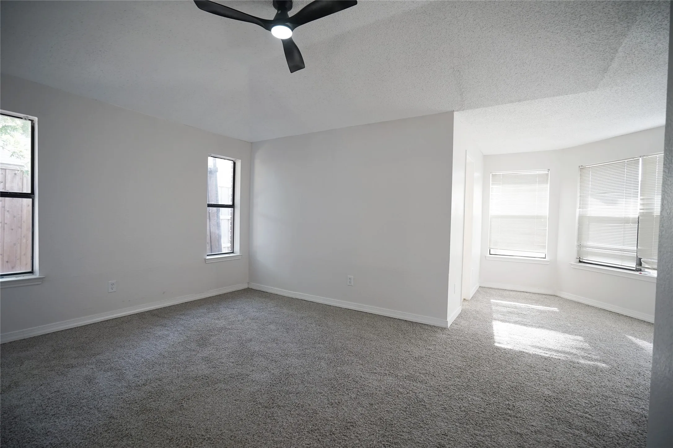 Single Family Residence For Sale in Denton County , 3007 Pacifica Street, Carrollton, Texas 75007, 2 Bedroom, 2 Bathroom, 2 Garage spaces, 1,720 Sqft, built in 1986, mls#21391019, Real Estate Agent in Carrollton, Homes For Sale in Denton county, Homes For Sale in Carrollton, Realtor in Carrollton Texas, Real Estate Brokerage Independent Realty Texas, Luminita Cordes Realtor