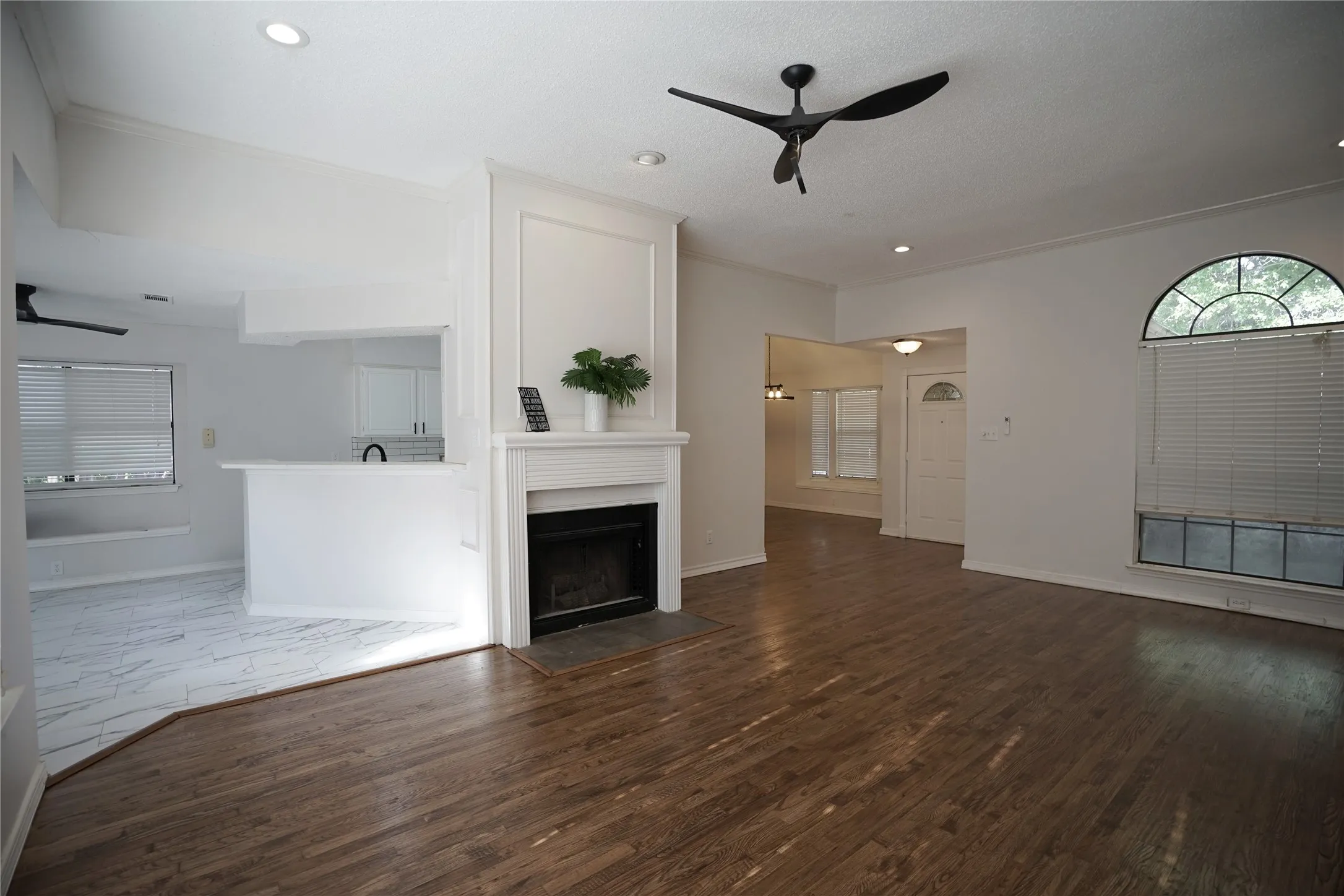 Single Family Residence For Sale in Denton County , 3007 Pacifica Street, Carrollton, Texas 75007, 2 Bedroom, 2 Bathroom, 2 Garage spaces, 1,720 Sqft, built in 1986, mls#21391019, Real Estate Agent in Carrollton, Homes For Sale in Denton county, Homes For Sale in Carrollton, Realtor in Carrollton Texas, Real Estate Brokerage Independent Realty Texas, Luminita Cordes Realtor