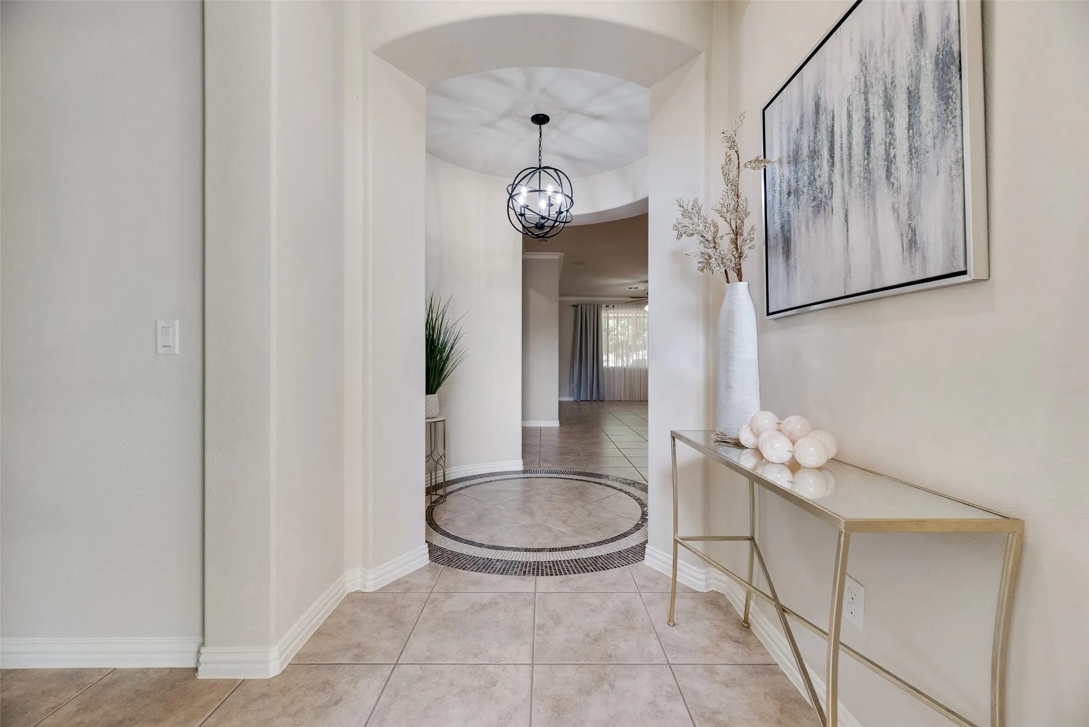 Entry way allusion of privacy to rest of the home