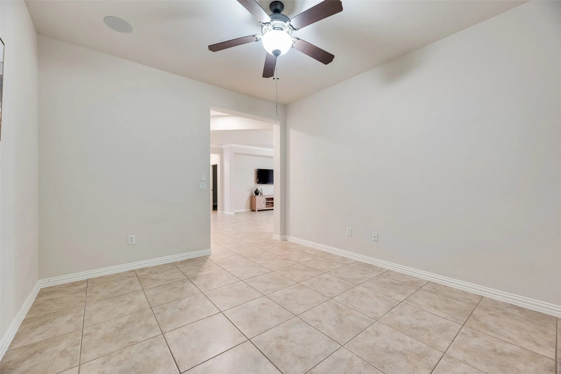 separate hallway, flex space,