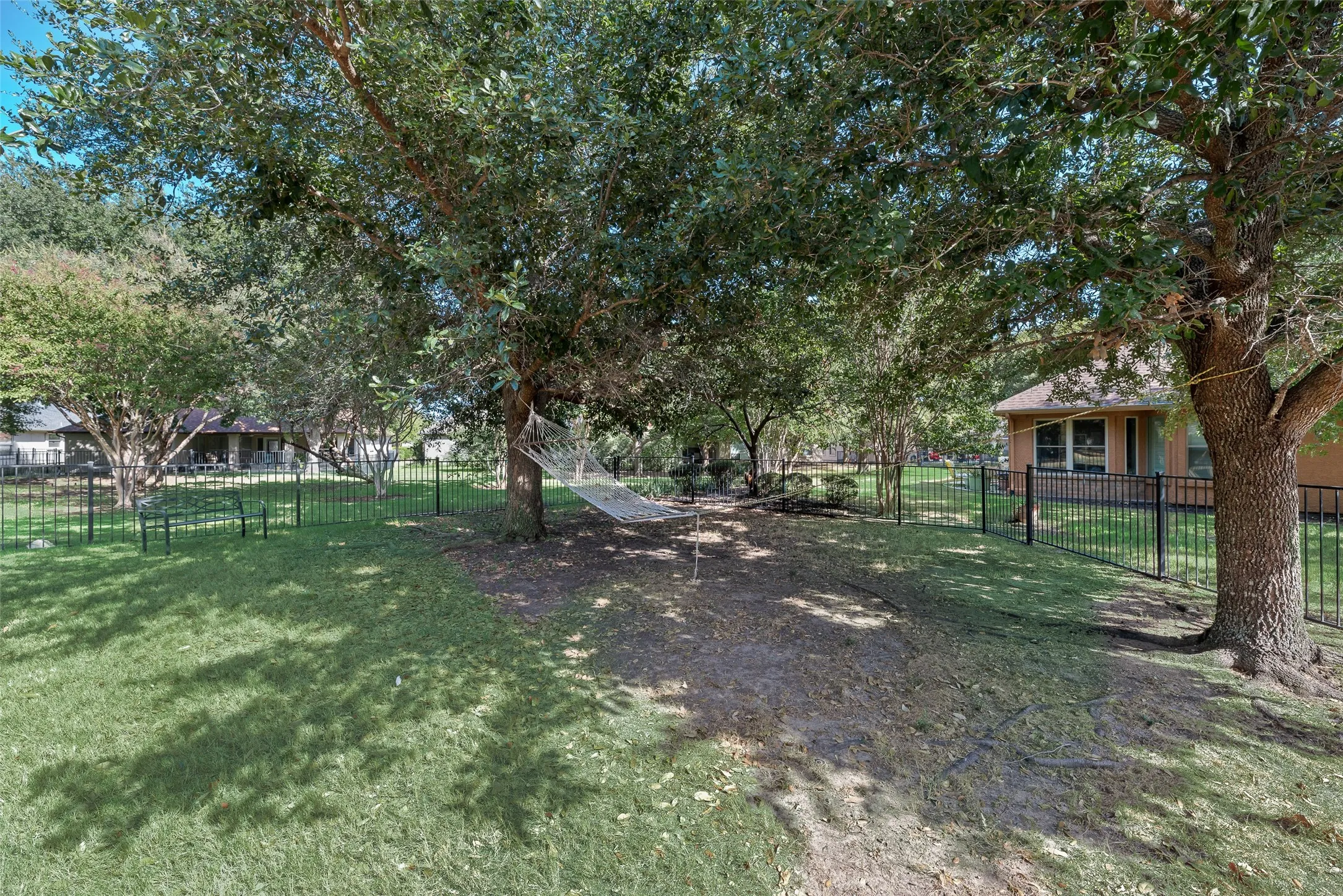 Single Family Residence For Sale in Denton County , 9600 Rosewood Drive, Denton, Texas 76207, 2 Bedroom, 2 Bathroom, 3 Garage spaces, 1,884 Sqft, built in 2006, mls#21388922, Real Estate Agent in Denton, Homes For Sale in Denton county, Homes For Sale in Denton, Realtor in Denton Texas, Real Estate Brokerage Independent Realty Texas, Luminita Cordes Realtor