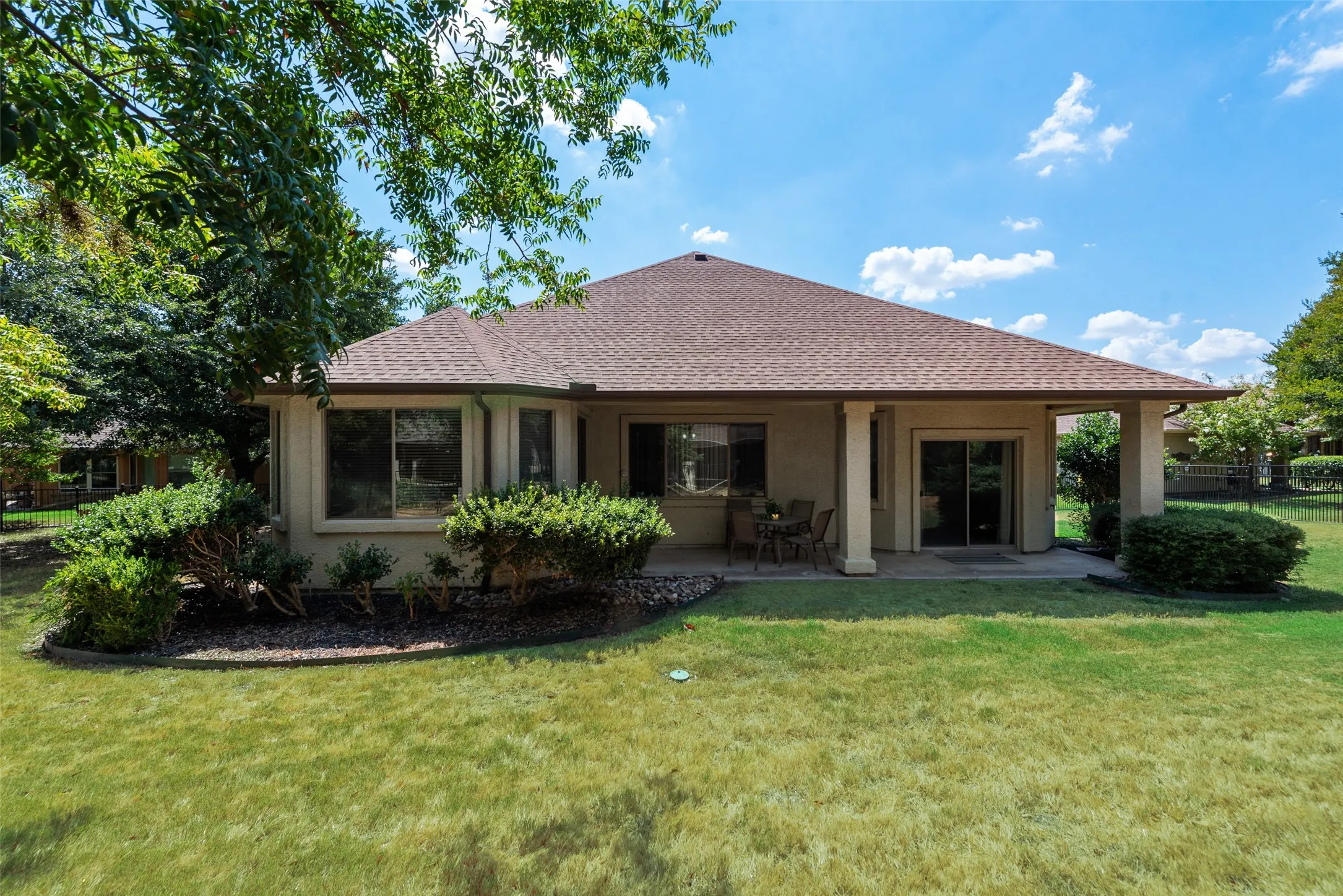 Single Family Residence For Sale in Denton County , 9600 Rosewood Drive, Denton, Texas 76207, 2 Bedroom, 2 Bathroom, 3 Garage spaces, 1,884 Sqft, built in 2006, mls#21388922, Real Estate Agent in Denton, Homes For Sale in Denton county, Homes For Sale in Denton, Realtor in Denton Texas, Real Estate Brokerage Independent Realty Texas, Luminita Cordes Realtor