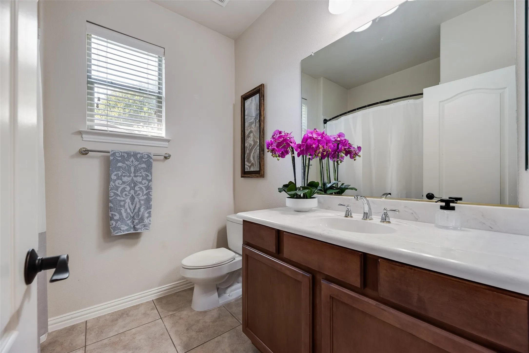 front full ballroom with jacuzzi tub