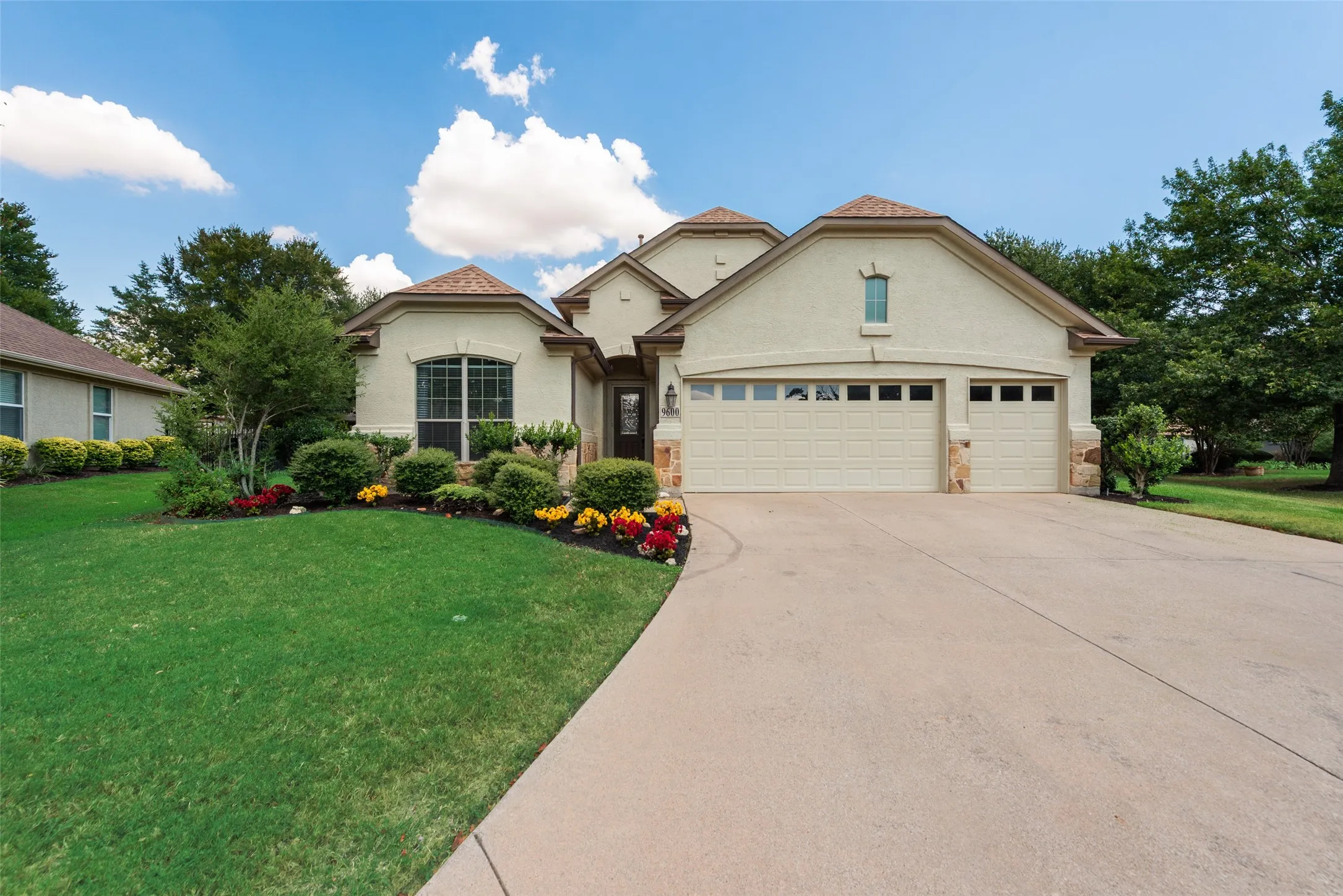 landscape, cul de sac, ctr house, over sized lot