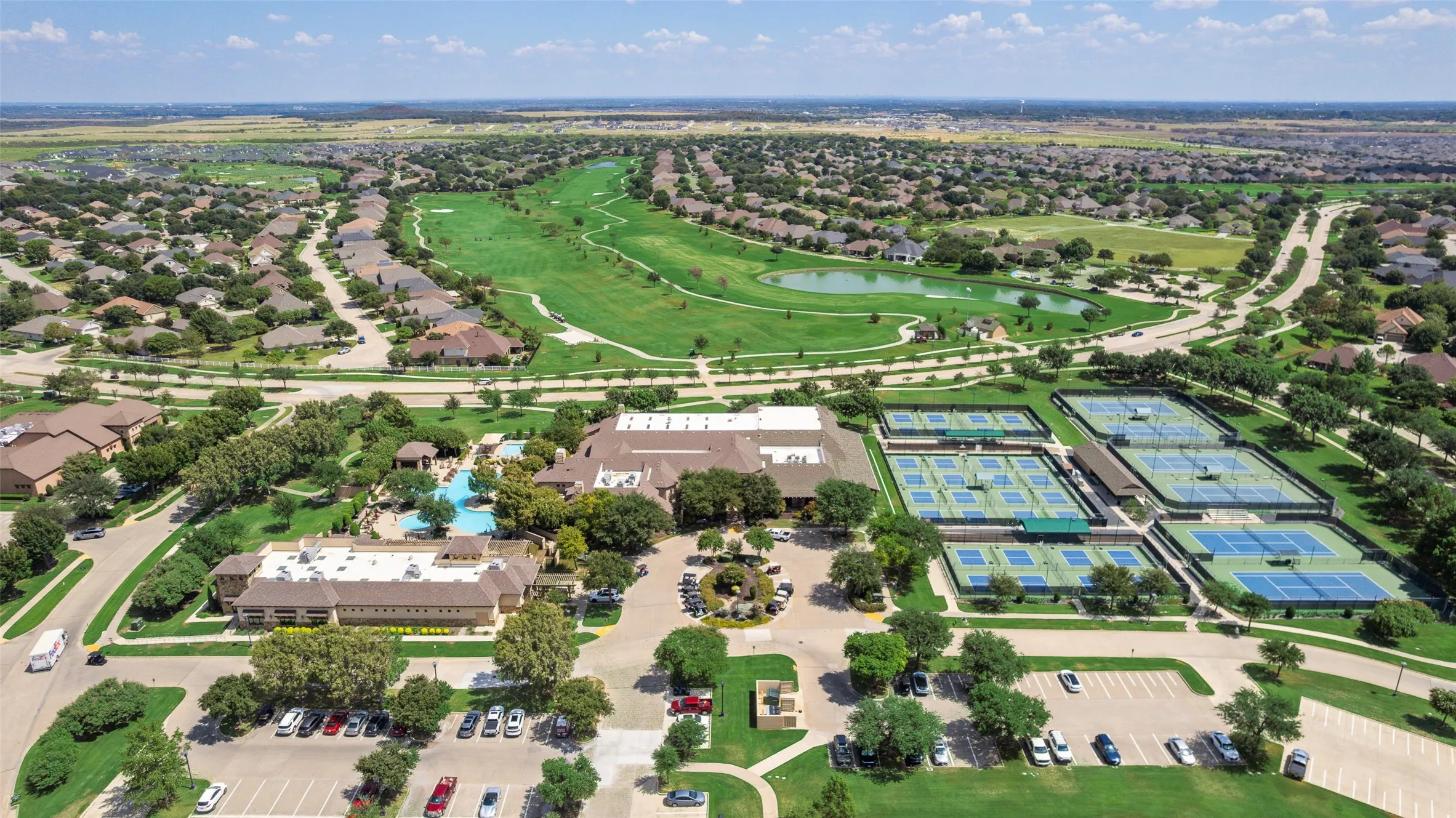 Amenity Ctr, pickle ball court, Golf, restaurant ,pool,fitness ctr & more