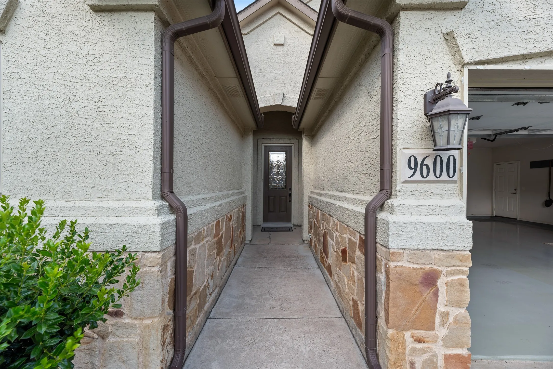 long entry way 8 foot front door, stone work