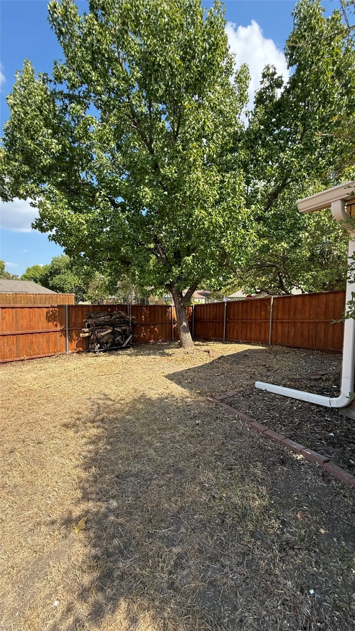 Single Family Residence For Rent in Dallas County , 5537 Jester Drive, Garland, Texas 75044, 3 Bedroom, 2 Bathroom, 2 Garage spaces, 1,334 Sqft, built in 1977, mls#21390924, Real Estate Agent in Garland, Homes For Rent in Dallas county, Homes For Rent in Garland, Realtor in Garland Texas, Real Estate Brokerage Independent Realty Texas, Luminita Cordes Realtor