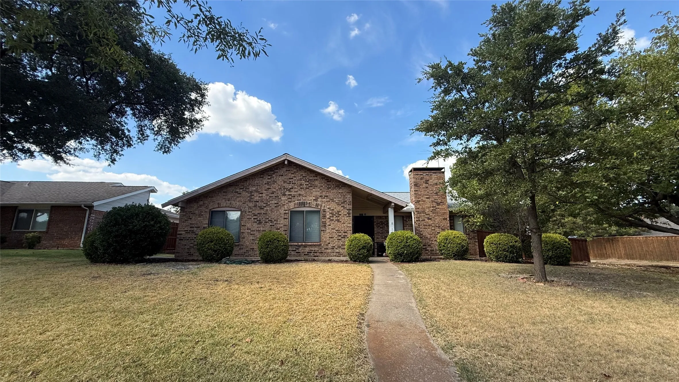 Single Family Residence For Rent in Dallas County , 5537 Jester Drive, Garland, Texas 75044, 3 Bedroom, 2 Bathroom, 2 Garage spaces, 1,334 Sqft, built in 1977, mls#21390924, Real Estate Agent in Garland, Homes For Rent in Dallas county, Homes For Rent in Garland, Realtor in Garland Texas, Real Estate Brokerage Independent Realty Texas, Luminita Cordes Realtor