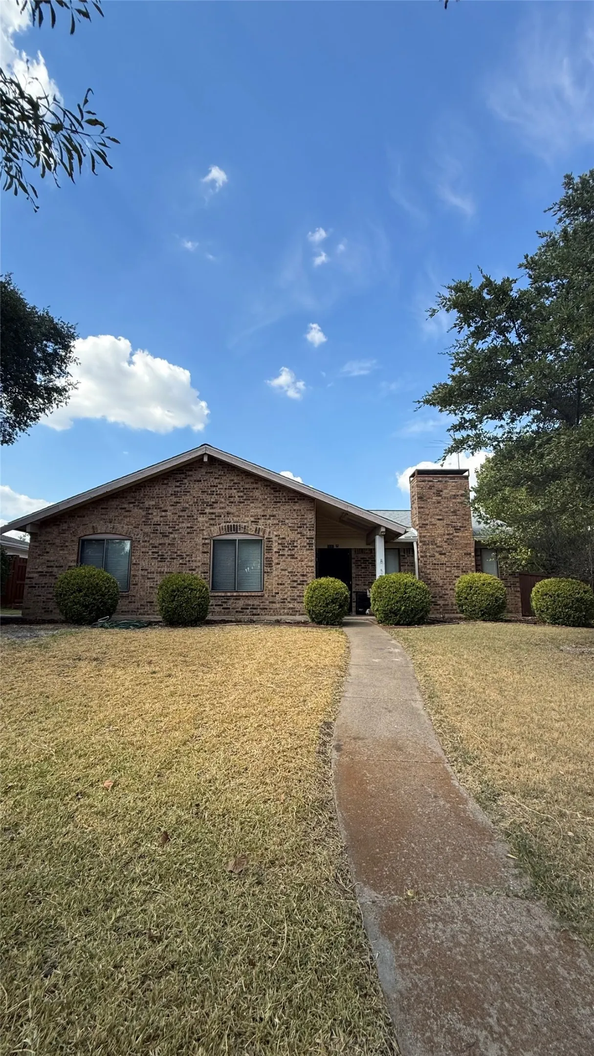 Single Family Residence For Rent in Dallas County , 5537 Jester Drive, Garland, Texas 75044, 3 Bedroom, 2 Bathroom, 2 Garage spaces, 1,334 Sqft, built in 1977, mls#21390924, Real Estate Agent in Garland, Homes For Rent in Dallas county, Homes For Rent in Garland, Realtor in Garland Texas, Real Estate Brokerage Independent Realty Texas, Luminita Cordes Realtor