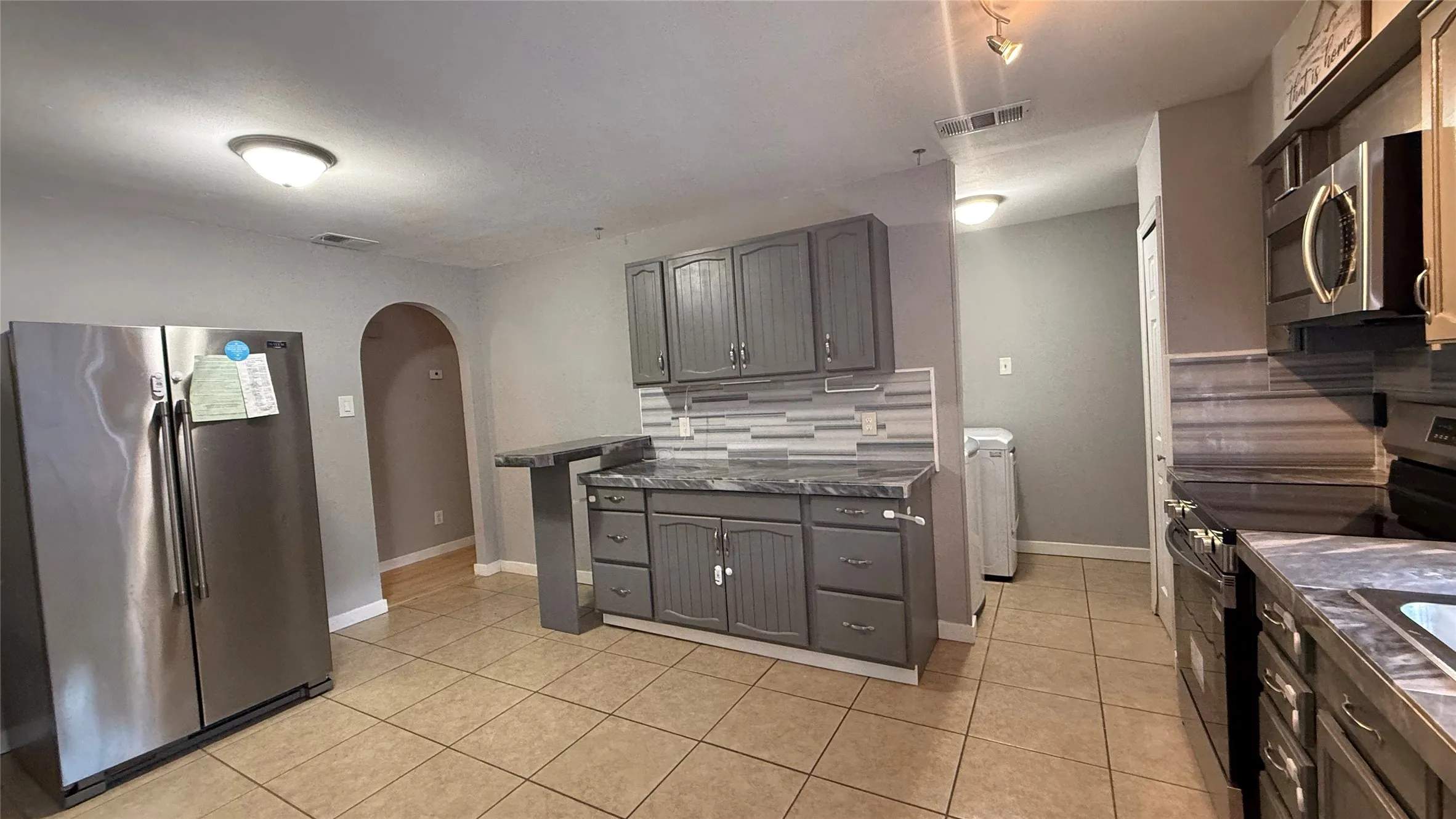 Single Family Residence For Rent in Dallas County , 5537 Jester Drive, Garland, Texas 75044, 3 Bedroom, 2 Bathroom, 2 Garage spaces, 1,334 Sqft, built in 1977, mls#21390924, Real Estate Agent in Garland, Homes For Rent in Dallas county, Homes For Rent in Garland, Realtor in Garland Texas, Real Estate Brokerage Independent Realty Texas, Luminita Cordes Realtor