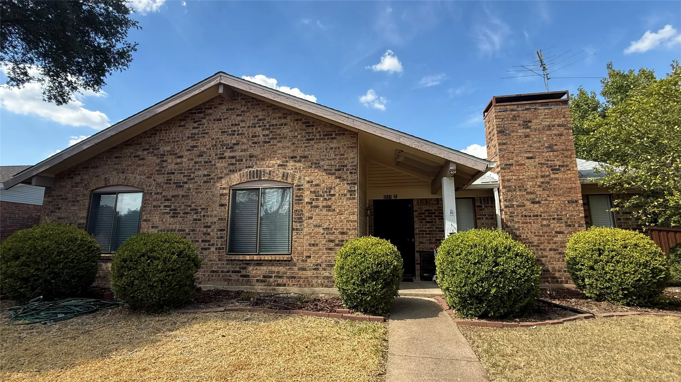 Single Family Residence For Rent in Dallas County , 5537 Jester Drive, Garland, Texas 75044, 3 Bedroom, 2 Bathroom, 2 Garage spaces, 1,334 Sqft, built in 1977, mls#21390924, Real Estate Agent in Garland, Homes For Rent in Dallas county, Homes For Rent in Garland, Realtor in Garland Texas, Real Estate Brokerage Independent Realty Texas, Luminita Cordes Realtor