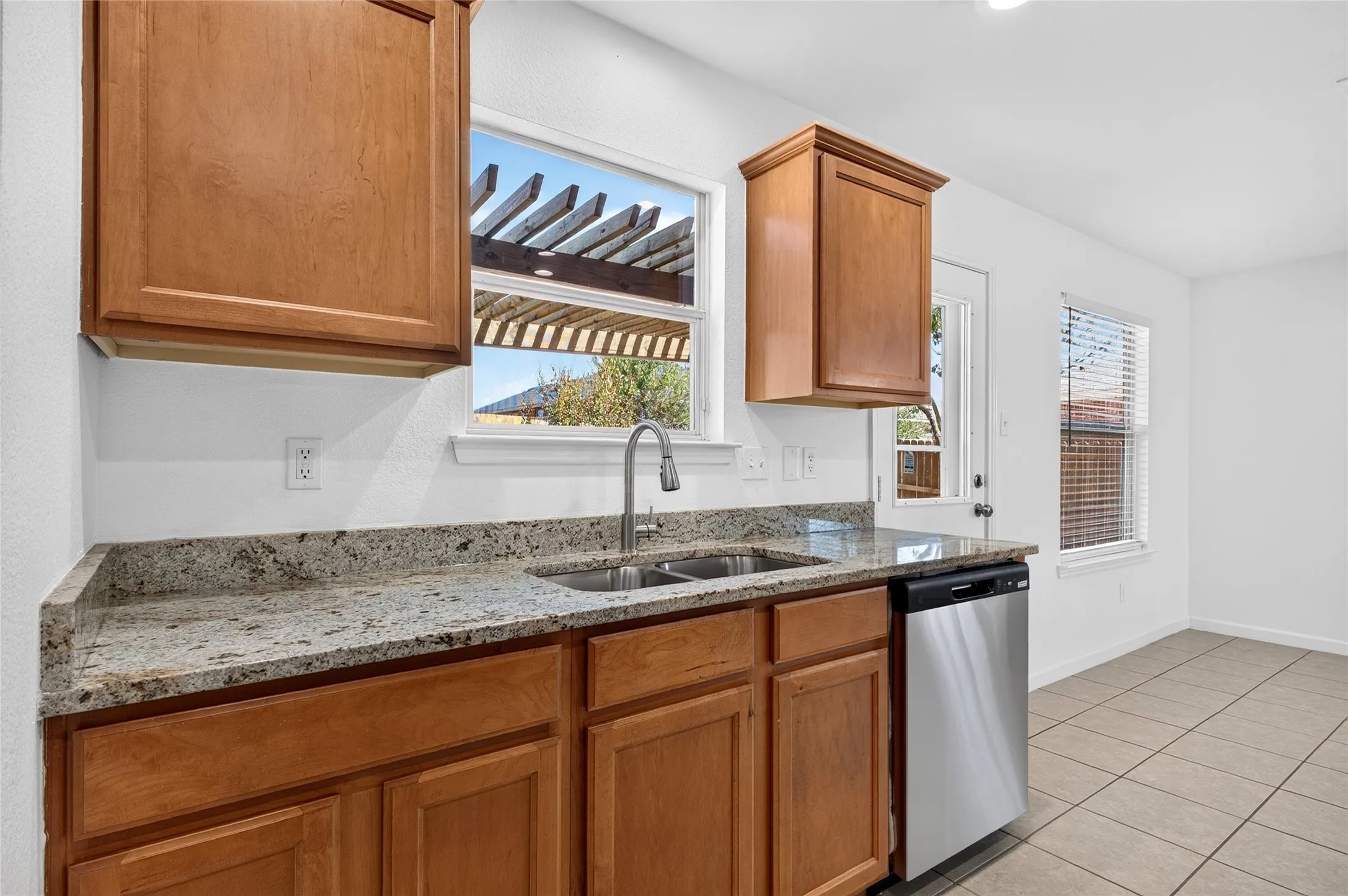 Single Family Residence For Sale in Denton County , 129 Maned Drive, Sanger, Texas 76266, 3 Bedroom, 2 Bathroom, 2 Garage spaces, 1,570 Sqft, built in 2005, mls#21385960, Real Estate Agent in Sanger, Homes For Sale in Denton county, Homes For Sale in Sanger, Realtor in Sanger Texas, Real Estate Brokerage Independent Realty Texas, Luminita Cordes Realtor