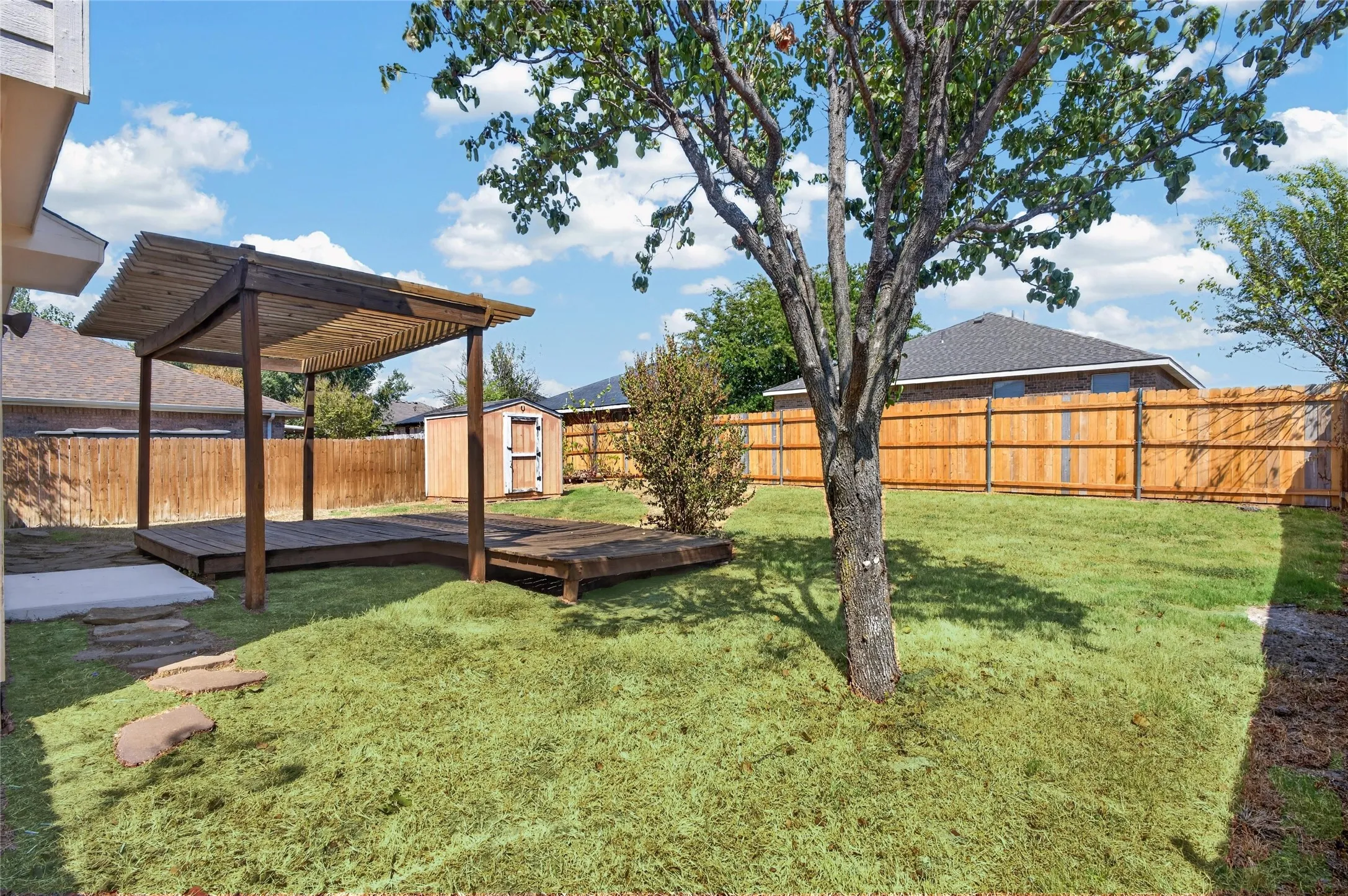 Single Family Residence For Sale in Denton County , 129 Maned Drive, Sanger, Texas 76266, 3 Bedroom, 2 Bathroom, 2 Garage spaces, 1,570 Sqft, built in 2005, mls#21385960, Real Estate Agent in Sanger, Homes For Sale in Denton county, Homes For Sale in Sanger, Realtor in Sanger Texas, Real Estate Brokerage Independent Realty Texas, Luminita Cordes Realtor