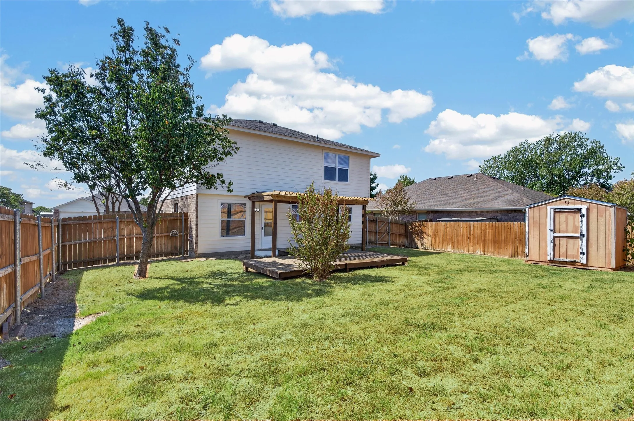 Single Family Residence For Sale in Denton County , 129 Maned Drive, Sanger, Texas 76266, 3 Bedroom, 2 Bathroom, 2 Garage spaces, 1,570 Sqft, built in 2005, mls#21385960, Real Estate Agent in Sanger, Homes For Sale in Denton county, Homes For Sale in Sanger, Realtor in Sanger Texas, Real Estate Brokerage Independent Realty Texas, Luminita Cordes Realtor