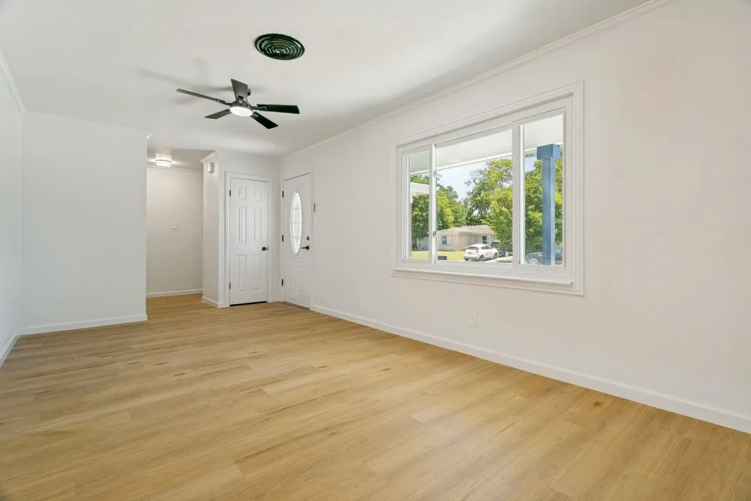 Single Family Residence For Rent in Tarrant County , 748 Oak Drive, Hurst, Texas 76053, 3 Bedroom, 2 Bathroom, 1 Garage spaces, 1,333 Sqft, built in 1958, mls#21391031, Real Estate Agent in Hurst, Homes For Rent in Tarrant county, Homes For Rent in Hurst, Realtor in Hurst Texas, Real Estate Brokerage Independent Realty Texas, Luminita Cordes Realtor