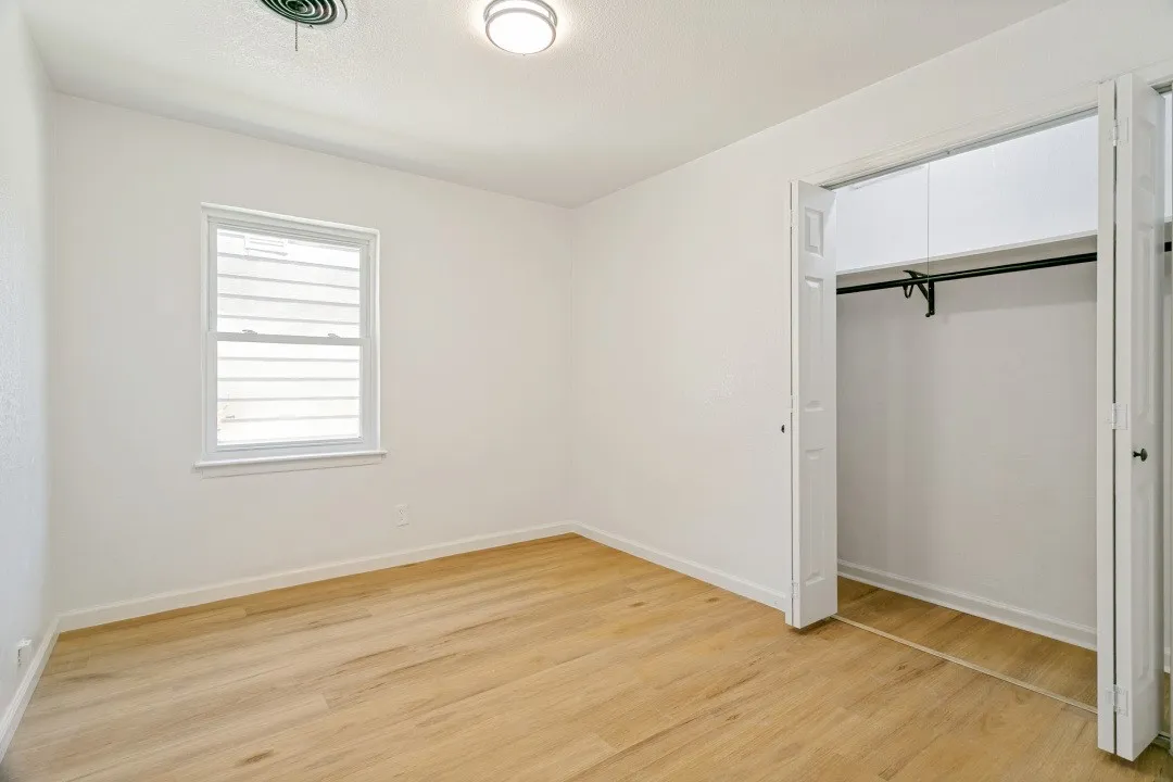 Single Family Residence For Rent in Tarrant County , 748 Oak Drive, Hurst, Texas 76053, 3 Bedroom, 2 Bathroom, 1 Garage spaces, 1,333 Sqft, built in 1958, mls#21391031, Real Estate Agent in Hurst, Homes For Rent in Tarrant county, Homes For Rent in Hurst, Realtor in Hurst Texas, Real Estate Brokerage Independent Realty Texas, Luminita Cordes Realtor