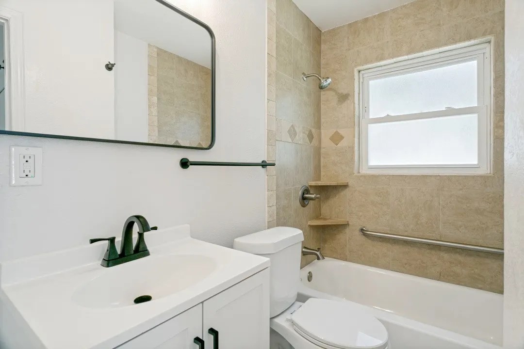 Single Family Residence For Rent in Tarrant County , 748 Oak Drive, Hurst, Texas 76053, 3 Bedroom, 2 Bathroom, 1 Garage spaces, 1,333 Sqft, built in 1958, mls#21391031, Real Estate Agent in Hurst, Homes For Rent in Tarrant county, Homes For Rent in Hurst, Realtor in Hurst Texas, Real Estate Brokerage Independent Realty Texas, Luminita Cordes Realtor