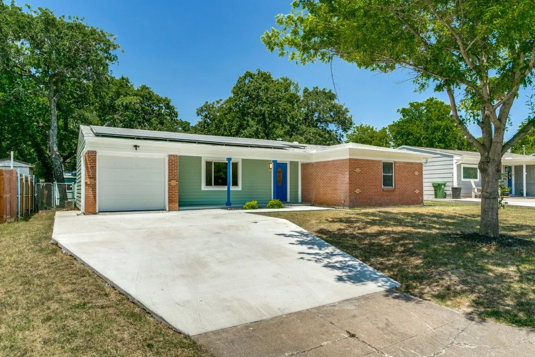 Single Family Residence For Rent in Tarrant County , 748 Oak Drive, Hurst, Texas 76053, 3 Bedroom, 2 Bathroom, 1 Garage spaces, 1,333 Sqft, built in 1958, mls#21391031, Real Estate Agent in Hurst, Homes For Rent in Tarrant county, Homes For Rent in Hurst, Realtor in Hurst Texas, Real Estate Brokerage Independent Realty Texas, Luminita Cordes Realtor