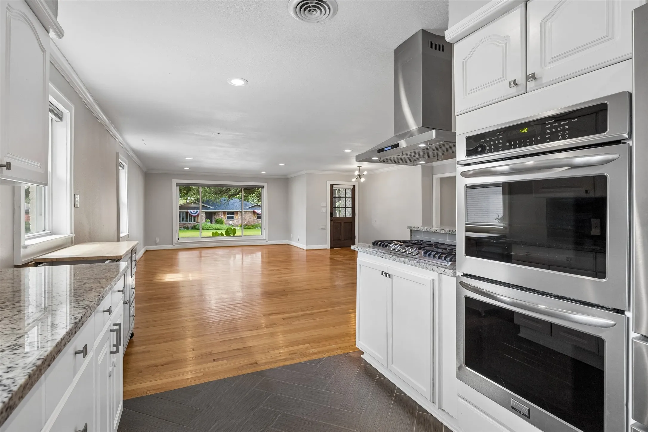 Single Family Residence For Rent in Dallas County , 2351 Saint Francis Avenue, Dallas, Texas 75228, 3 Bedroom, 2 Bathroom, 2 Garage spaces, 1,918 Sqft, built in 1961, mls#21391030, Real Estate Agent in Dallas, Homes For Rent in Dallas county, Homes For Rent in Dallas, Realtor in Dallas Texas, Real Estate Brokerage Independent Realty Texas, Luminita Cordes Realtor