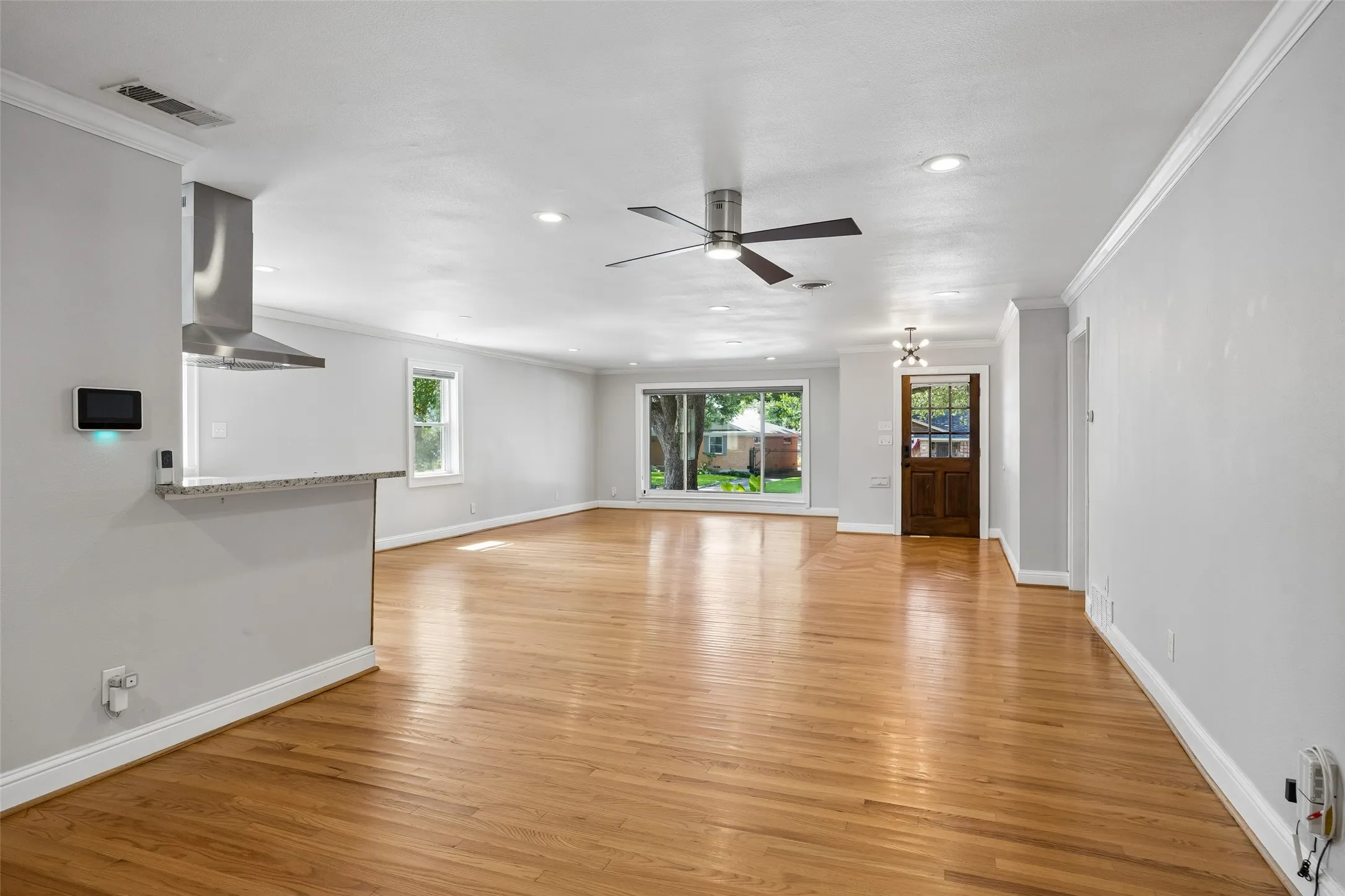 Single Family Residence For Rent in Dallas County , 2351 Saint Francis Avenue, Dallas, Texas 75228, 3 Bedroom, 2 Bathroom, 2 Garage spaces, 1,918 Sqft, built in 1961, mls#21391030, Real Estate Agent in Dallas, Homes For Rent in Dallas county, Homes For Rent in Dallas, Realtor in Dallas Texas, Real Estate Brokerage Independent Realty Texas, Luminita Cordes Realtor