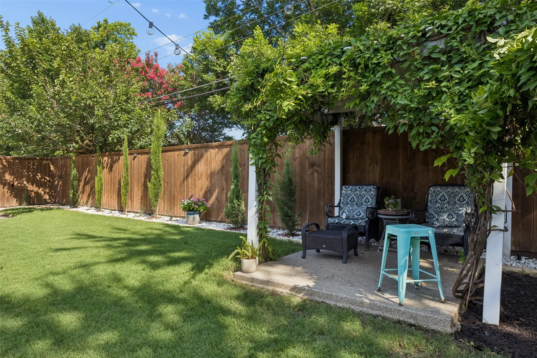 Single Family Residence For Rent in Dallas County , 2351 Saint Francis Avenue, Dallas, Texas 75228, 3 Bedroom, 2 Bathroom, 2 Garage spaces, 1,918 Sqft, built in 1961, mls#21391030, Real Estate Agent in Dallas, Homes For Rent in Dallas county, Homes For Rent in Dallas, Realtor in Dallas Texas, Real Estate Brokerage Independent Realty Texas, Luminita Cordes Realtor