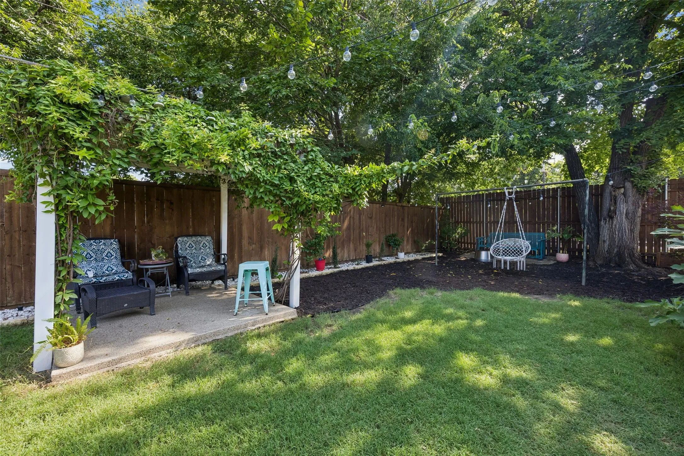 Single Family Residence For Rent in Dallas County , 2351 Saint Francis Avenue, Dallas, Texas 75228, 3 Bedroom, 2 Bathroom, 2 Garage spaces, 1,918 Sqft, built in 1961, mls#21391030, Real Estate Agent in Dallas, Homes For Rent in Dallas county, Homes For Rent in Dallas, Realtor in Dallas Texas, Real Estate Brokerage Independent Realty Texas, Luminita Cordes Realtor