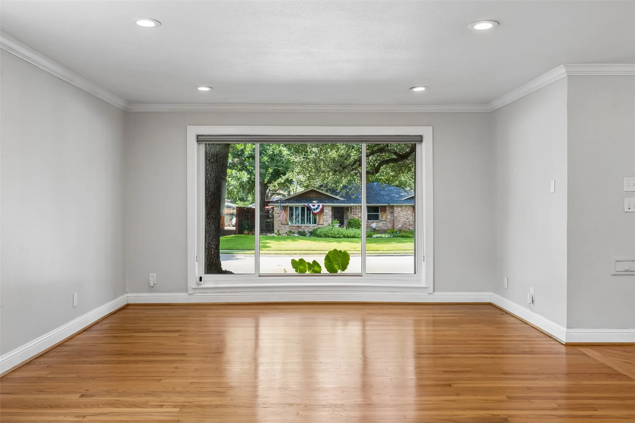 Single Family Residence For Rent in Dallas County , 2351 Saint Francis Avenue, Dallas, Texas 75228, 3 Bedroom, 2 Bathroom, 2 Garage spaces, 1,918 Sqft, built in 1961, mls#21391030, Real Estate Agent in Dallas, Homes For Rent in Dallas county, Homes For Rent in Dallas, Realtor in Dallas Texas, Real Estate Brokerage Independent Realty Texas, Luminita Cordes Realtor