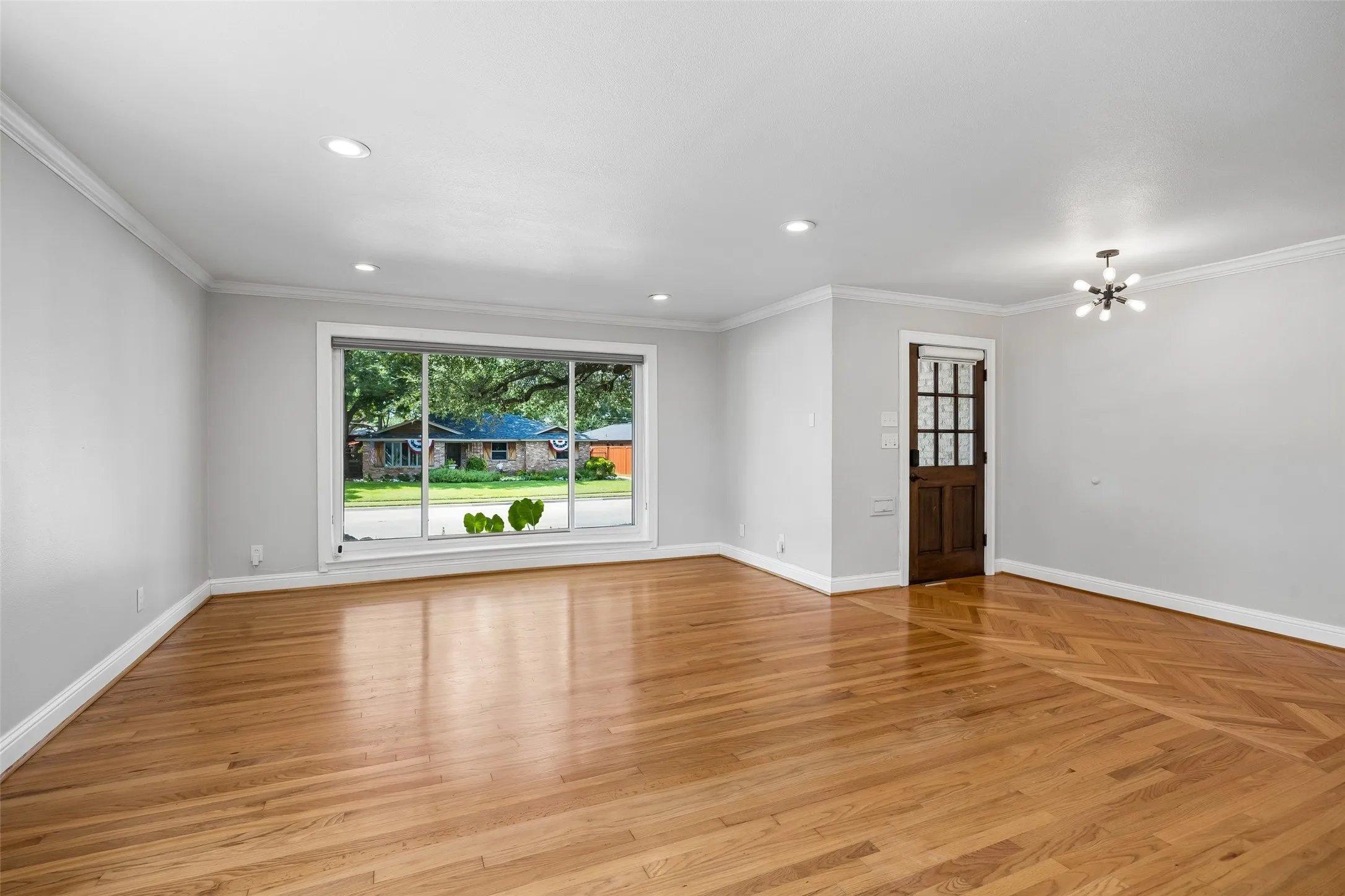 Single Family Residence For Rent in Dallas County , 2351 Saint Francis Avenue, Dallas, Texas 75228, 3 Bedroom, 2 Bathroom, 2 Garage spaces, 1,918 Sqft, built in 1961, mls#21391030, Real Estate Agent in Dallas, Homes For Rent in Dallas county, Homes For Rent in Dallas, Realtor in Dallas Texas, Real Estate Brokerage Independent Realty Texas, Luminita Cordes Realtor