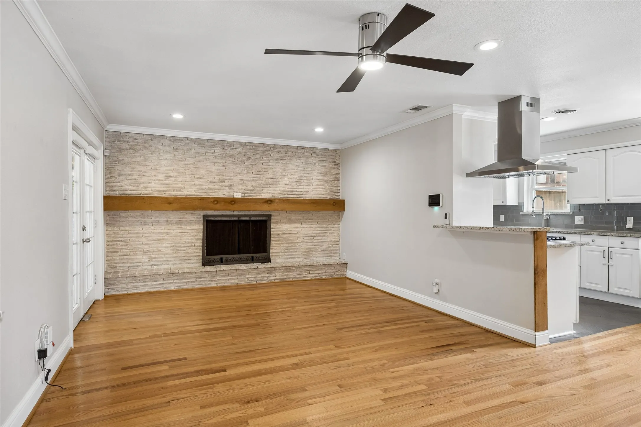 Single Family Residence For Rent in Dallas County , 2351 Saint Francis Avenue, Dallas, Texas 75228, 3 Bedroom, 2 Bathroom, 2 Garage spaces, 1,918 Sqft, built in 1961, mls#21391030, Real Estate Agent in Dallas, Homes For Rent in Dallas county, Homes For Rent in Dallas, Realtor in Dallas Texas, Real Estate Brokerage Independent Realty Texas, Luminita Cordes Realtor