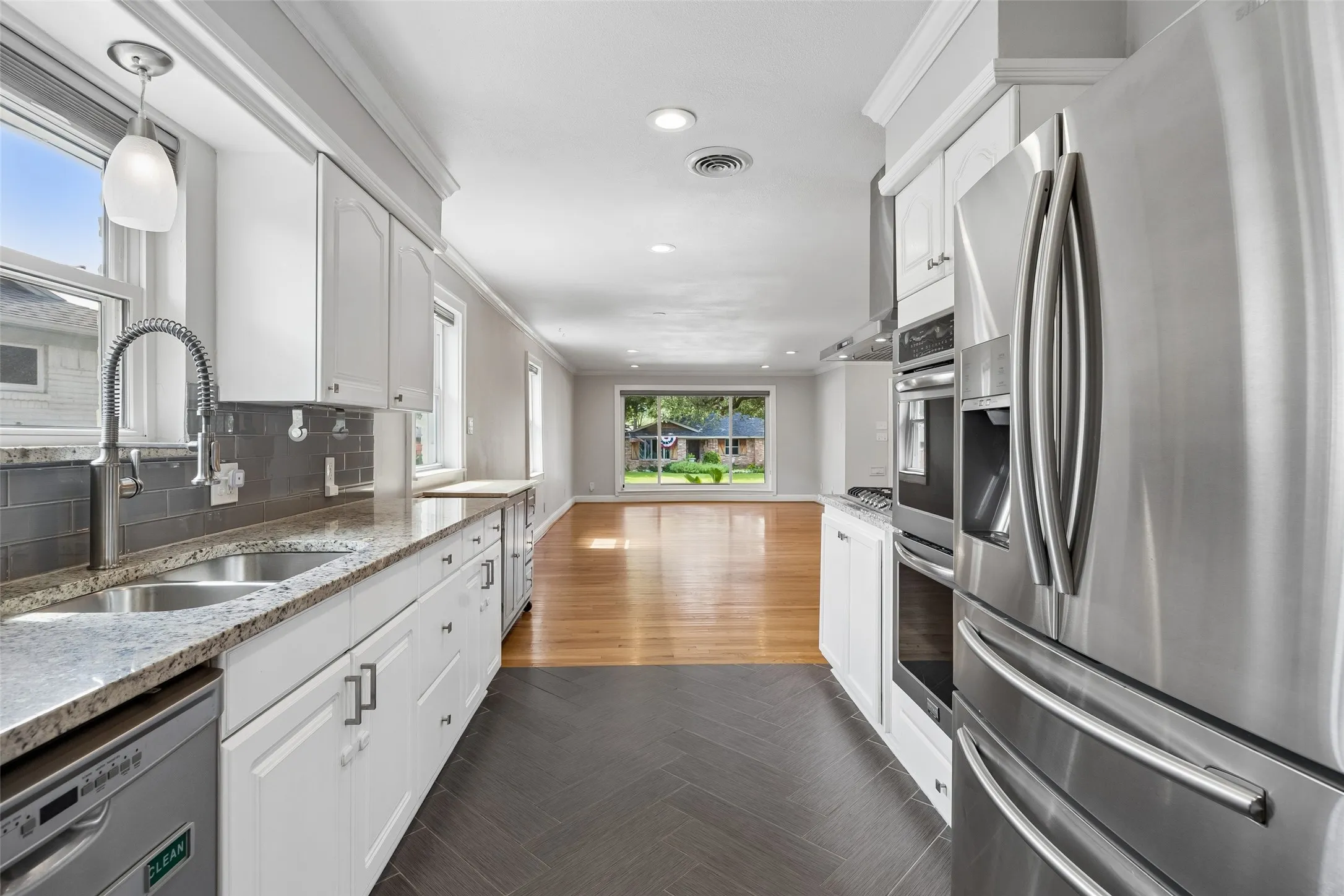 Single Family Residence For Rent in Dallas County , 2351 Saint Francis Avenue, Dallas, Texas 75228, 3 Bedroom, 2 Bathroom, 2 Garage spaces, 1,918 Sqft, built in 1961, mls#21391030, Real Estate Agent in Dallas, Homes For Rent in Dallas county, Homes For Rent in Dallas, Realtor in Dallas Texas, Real Estate Brokerage Independent Realty Texas, Luminita Cordes Realtor