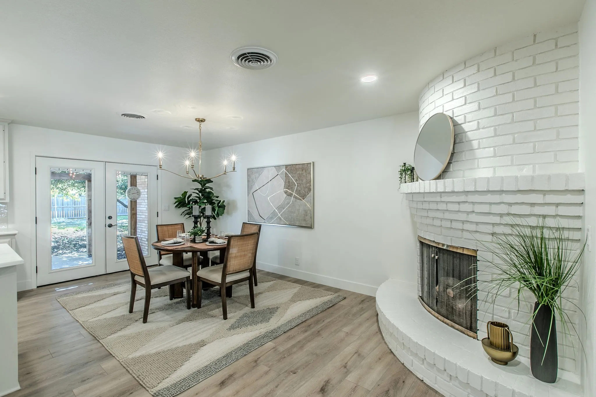 Single Family Residence For Sale in Mc Lennan County , 5220 Lake Charles Drive, Waco, Texas 76710, 4 Bedroom, 3 Bathroom, 2 Garage spaces, 2,215 Sqft, built in 1963, mls#21389806, Real Estate Agent in Waco, Homes For Sale in Mc Lennan county, Homes For Sale in Waco, Realtor in Waco Texas, Real Estate Brokerage Independent Realty Texas, Luminita Cordes Realtor