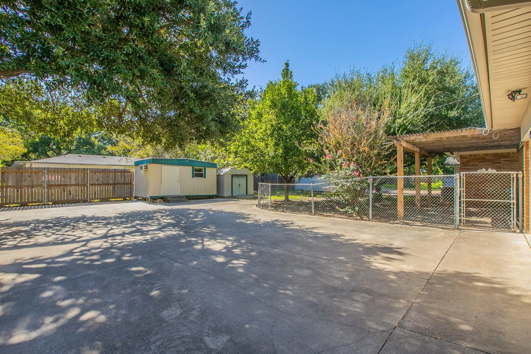 Single Family Residence For Sale in Mc Lennan County , 5220 Lake Charles Drive, Waco, Texas 76710, 4 Bedroom, 3 Bathroom, 2 Garage spaces, 2,215 Sqft, built in 1963, mls#21389806, Real Estate Agent in Waco, Homes For Sale in Mc Lennan county, Homes For Sale in Waco, Realtor in Waco Texas, Real Estate Brokerage Independent Realty Texas, Luminita Cordes Realtor