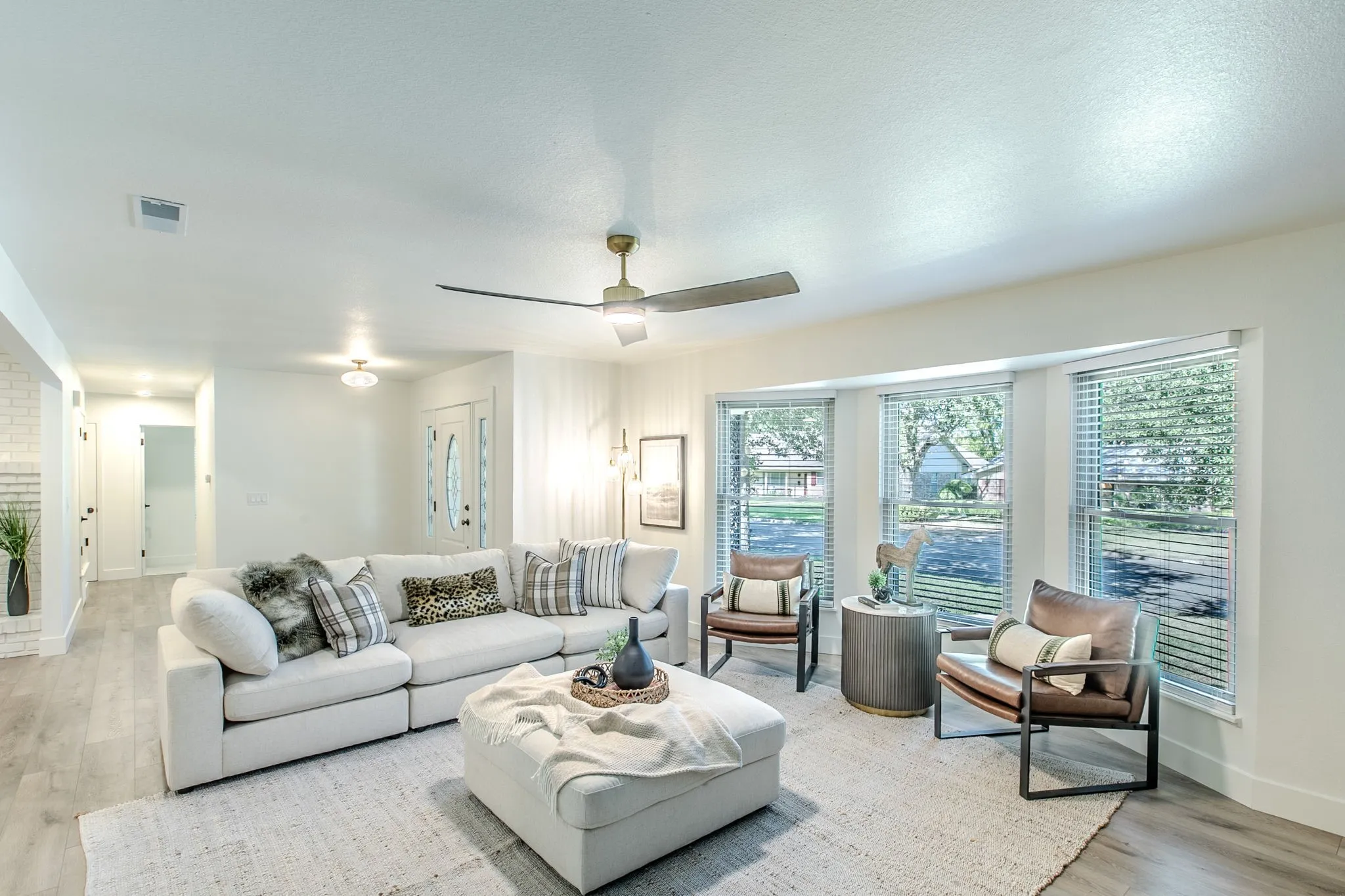 Single Family Residence For Sale in Mc Lennan County , 5220 Lake Charles Drive, Waco, Texas 76710, 4 Bedroom, 3 Bathroom, 2 Garage spaces, 2,215 Sqft, built in 1963, mls#21389806, Real Estate Agent in Waco, Homes For Sale in Mc Lennan county, Homes For Sale in Waco, Realtor in Waco Texas, Real Estate Brokerage Independent Realty Texas, Luminita Cordes Realtor