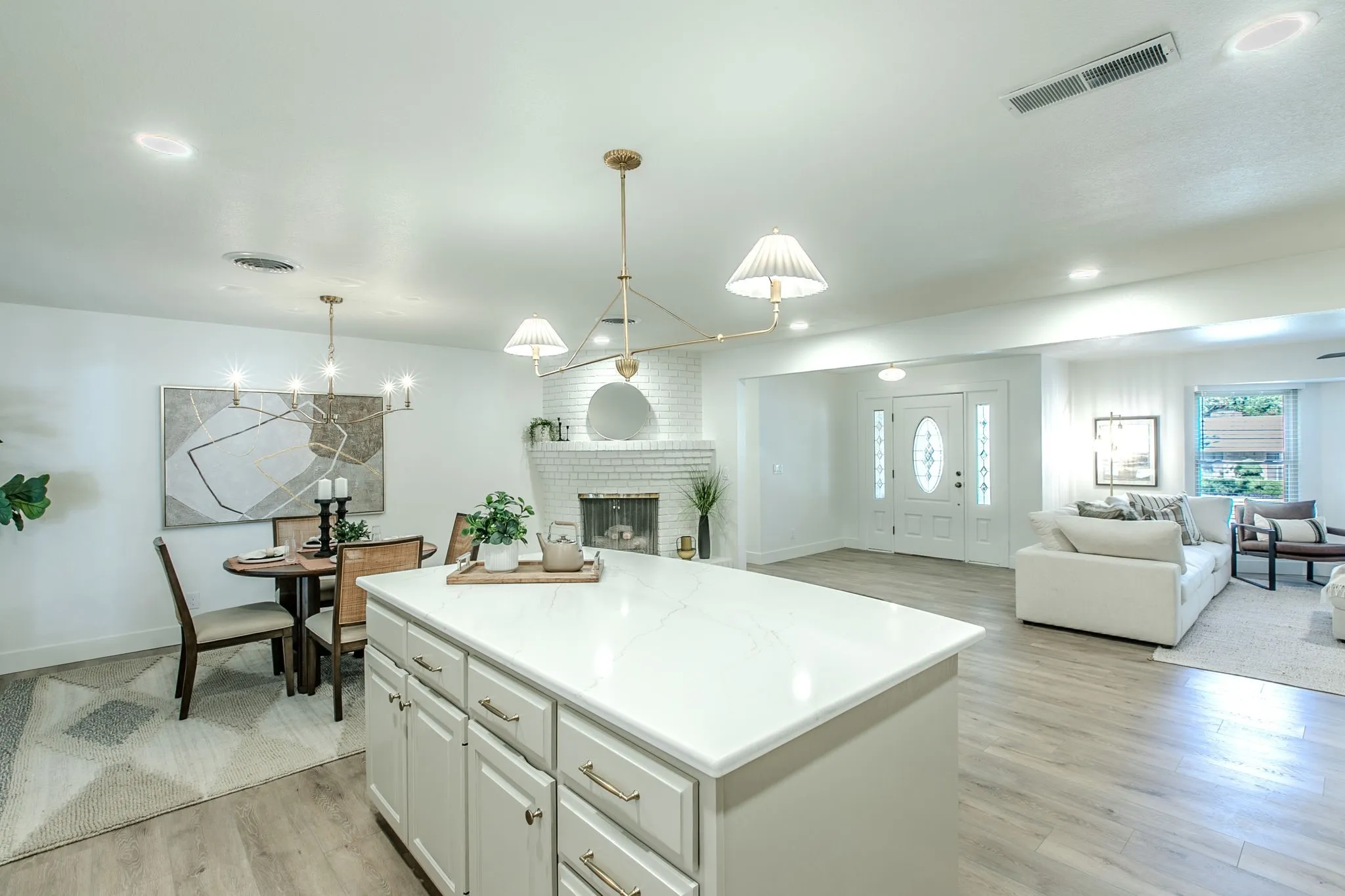 Single Family Residence For Sale in Mc Lennan County , 5220 Lake Charles Drive, Waco, Texas 76710, 4 Bedroom, 3 Bathroom, 2 Garage spaces, 2,215 Sqft, built in 1963, mls#21389806, Real Estate Agent in Waco, Homes For Sale in Mc Lennan county, Homes For Sale in Waco, Realtor in Waco Texas, Real Estate Brokerage Independent Realty Texas, Luminita Cordes Realtor