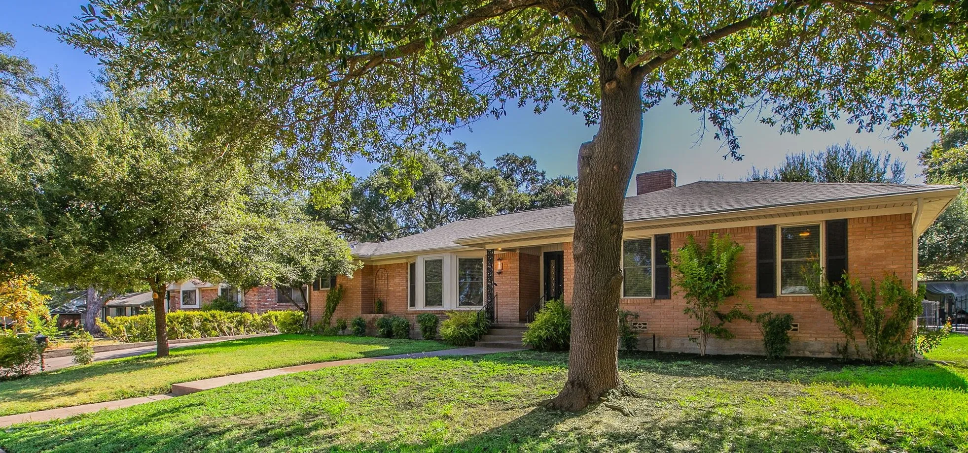Single Family Residence For Sale in Mc Lennan County , 5220 Lake Charles Drive, Waco, Texas 76710, 4 Bedroom, 3 Bathroom, 2 Garage spaces, 2,215 Sqft, built in 1963, mls#21389806, Real Estate Agent in Waco, Homes For Sale in Mc Lennan county, Homes For Sale in Waco, Realtor in Waco Texas, Real Estate Brokerage Independent Realty Texas, Luminita Cordes Realtor