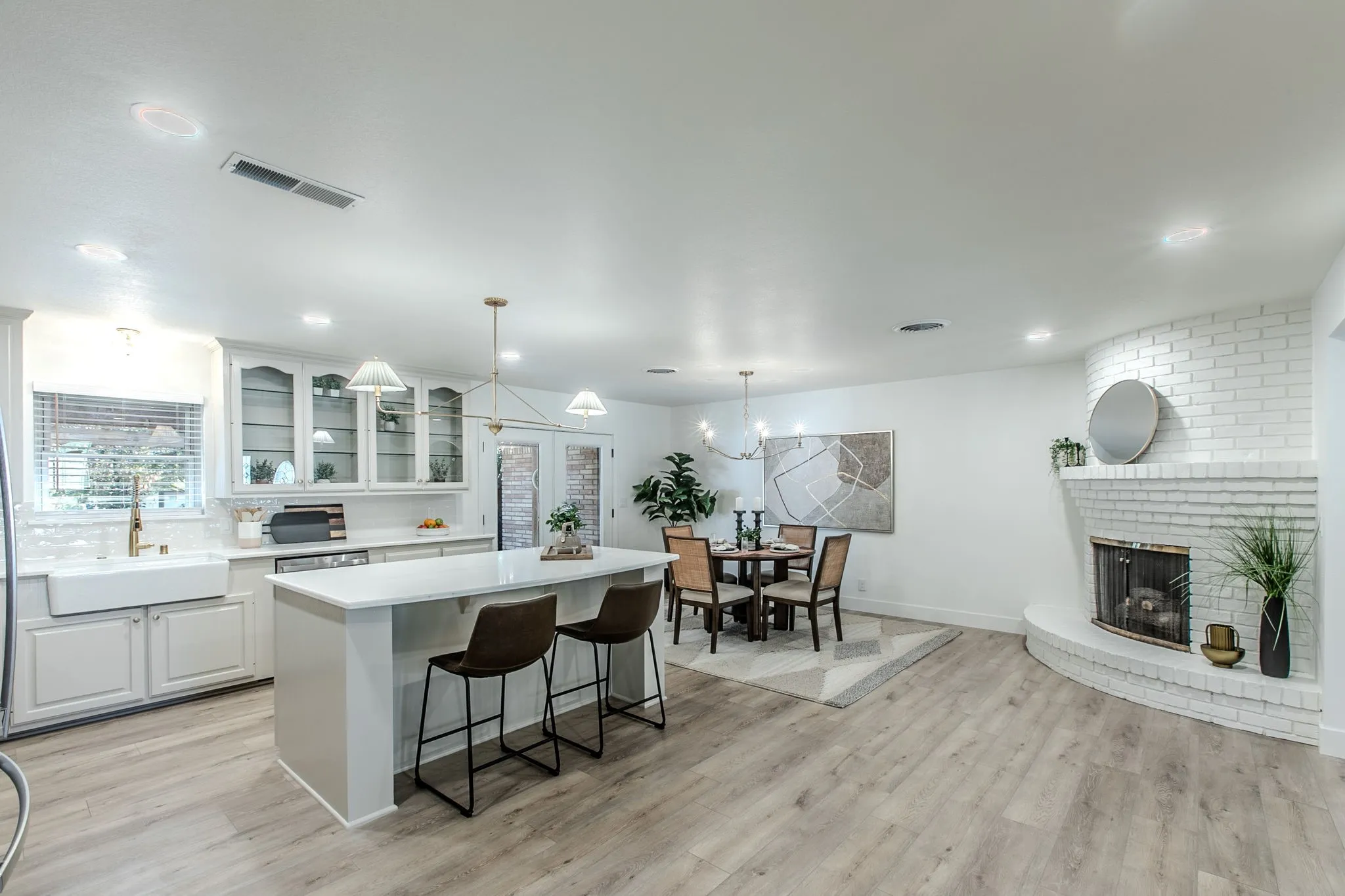 Single Family Residence For Sale in Mc Lennan County , 5220 Lake Charles Drive, Waco, Texas 76710, 4 Bedroom, 3 Bathroom, 2 Garage spaces, 2,215 Sqft, built in 1963, mls#21389806, Real Estate Agent in Waco, Homes For Sale in Mc Lennan county, Homes For Sale in Waco, Realtor in Waco Texas, Real Estate Brokerage Independent Realty Texas, Luminita Cordes Realtor