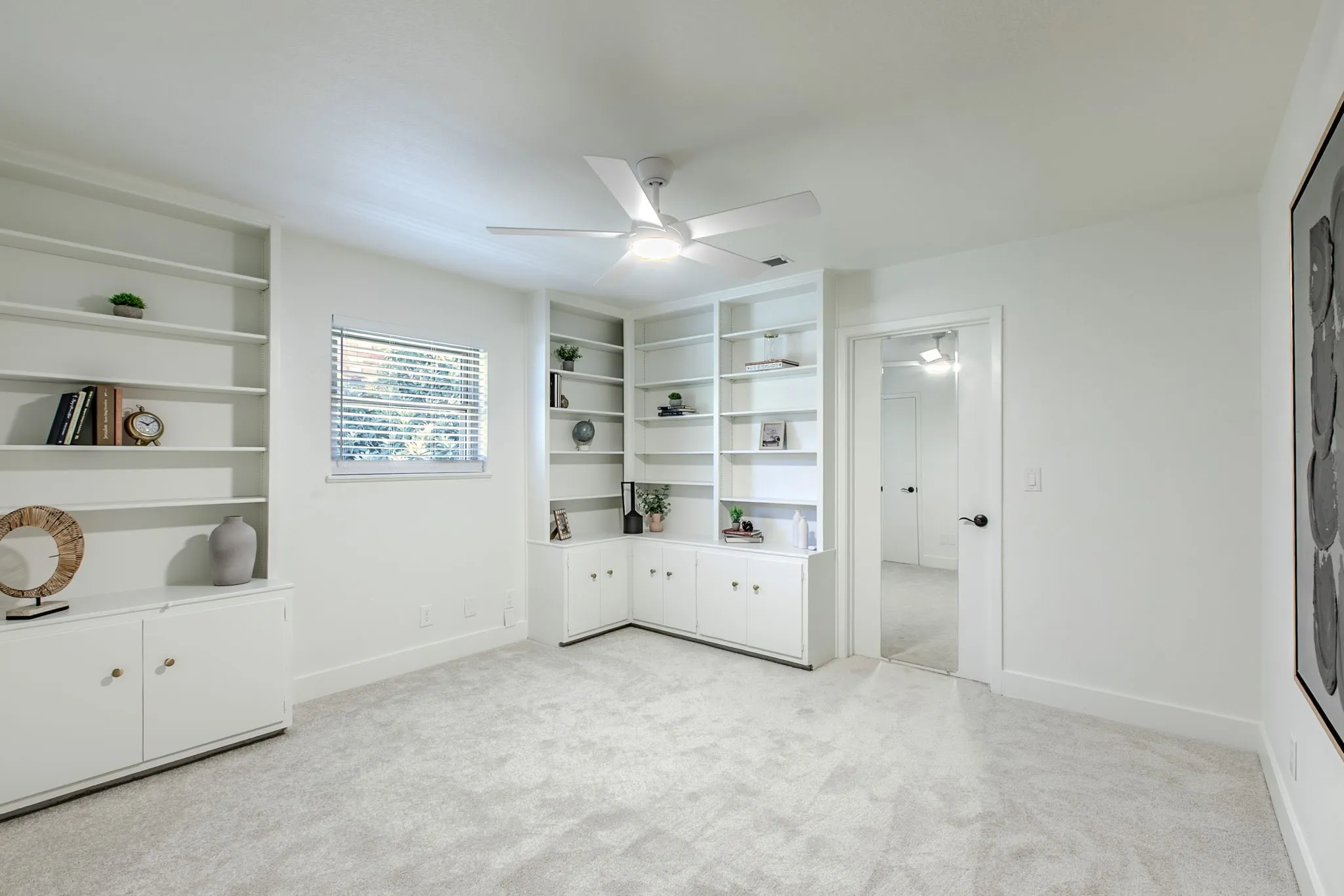 Single Family Residence For Sale in Mc Lennan County , 5220 Lake Charles Drive, Waco, Texas 76710, 4 Bedroom, 3 Bathroom, 2 Garage spaces, 2,215 Sqft, built in 1963, mls#21389806, Real Estate Agent in Waco, Homes For Sale in Mc Lennan county, Homes For Sale in Waco, Realtor in Waco Texas, Real Estate Brokerage Independent Realty Texas, Luminita Cordes Realtor