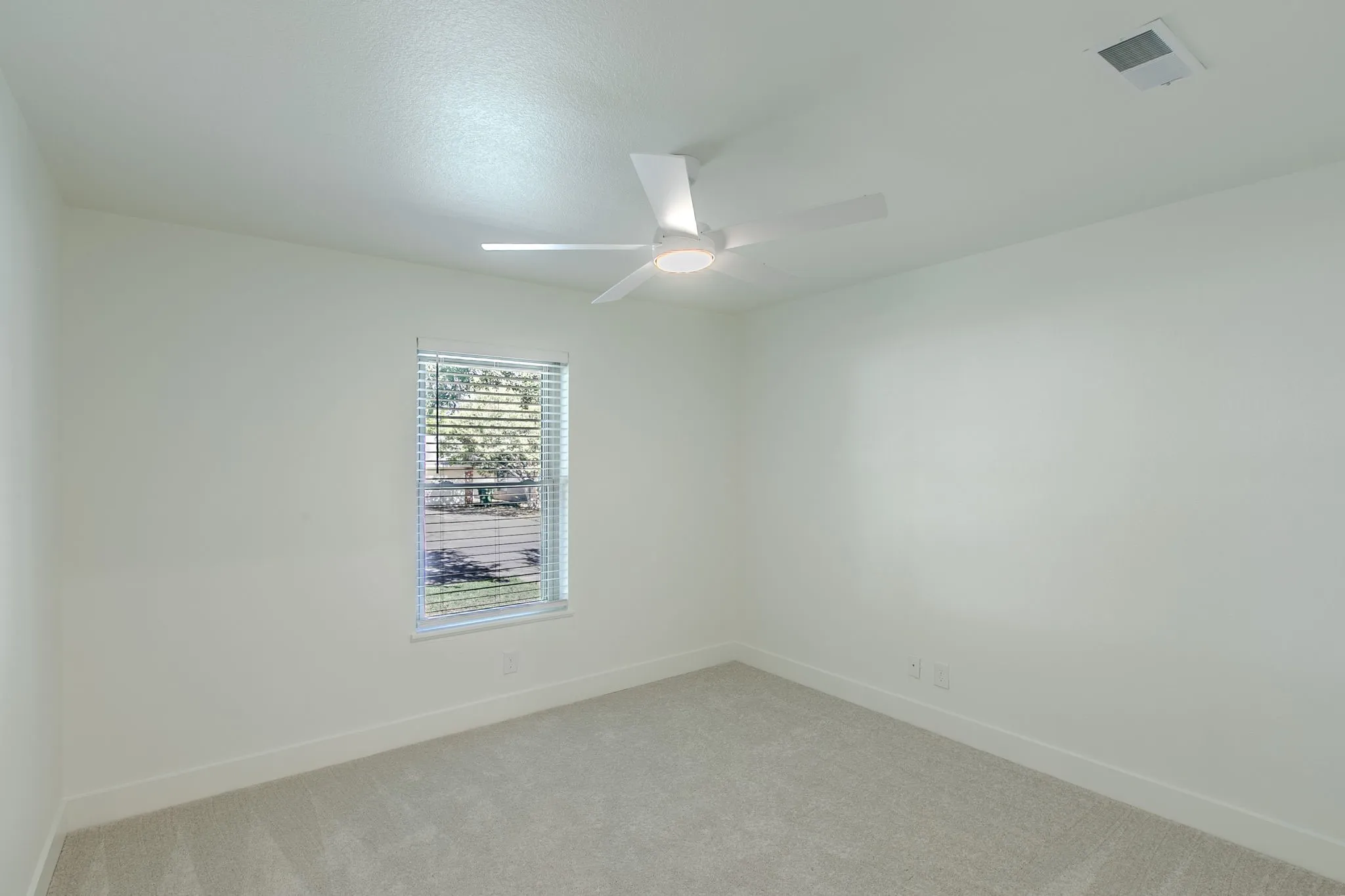 Single Family Residence For Sale in Mc Lennan County , 5220 Lake Charles Drive, Waco, Texas 76710, 4 Bedroom, 3 Bathroom, 2 Garage spaces, 2,215 Sqft, built in 1963, mls#21389806, Real Estate Agent in Waco, Homes For Sale in Mc Lennan county, Homes For Sale in Waco, Realtor in Waco Texas, Real Estate Brokerage Independent Realty Texas, Luminita Cordes Realtor