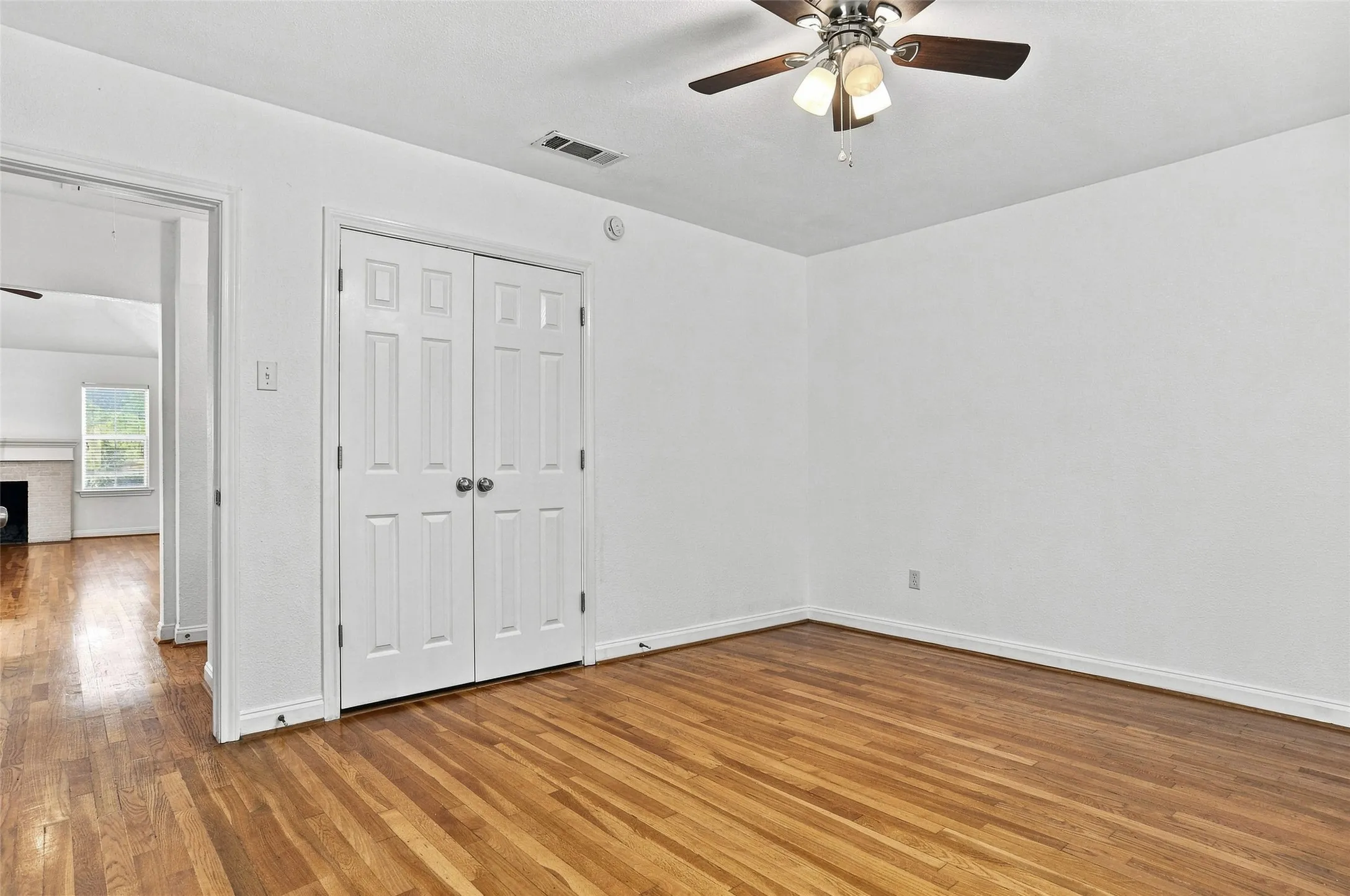Triplex For Rent in Tarrant County , 4001 El Campo Avenue, Fort Worth, Texas 76107, 1 Bedroom, 1 Bathroom, Garage spaces, 2,337 Sqft, built in 1940, mls#21388580, Real Estate Agent in Fort Worth, Homes For Rent in Tarrant county, Homes For Rent in Fort Worth, Realtor in Fort Worth Texas, Real Estate Brokerage Independent Realty Texas, Luminita Cordes Realtor