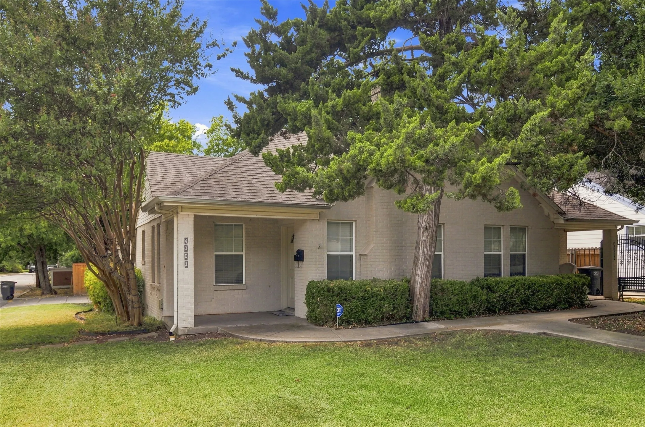 Triplex For Rent in Tarrant County , 4001 El Campo Avenue, Fort Worth, Texas 76107, 1 Bedroom, 1 Bathroom, Garage spaces, 2,337 Sqft, built in 1940, mls#21388580, Real Estate Agent in Fort Worth, Homes For Rent in Tarrant county, Homes For Rent in Fort Worth, Realtor in Fort Worth Texas, Real Estate Brokerage Independent Realty Texas, Luminita Cordes Realtor