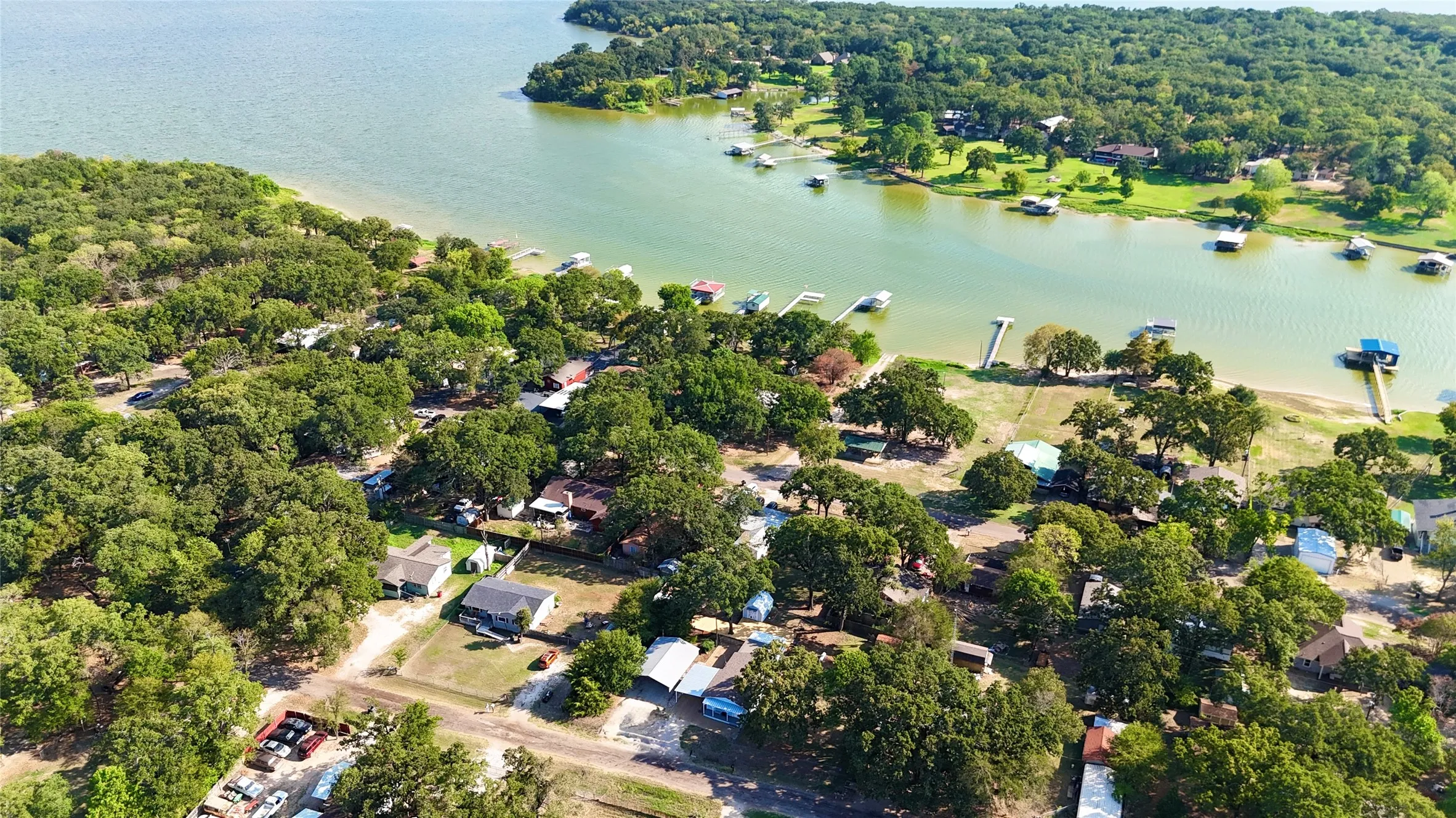 Single Family Residence For Sale in Hunt County , 9669 Lakeland Loop, Quinlan, Texas 75474, 2 Bedroom, 1 Bathroom, Garage spaces, 1,131 Sqft, built in 1962, mls#21390178, Real Estate Agent in Quinlan, Homes For Sale in Hunt county, Homes For Sale in Quinlan, Realtor in Quinlan Texas, Real Estate Brokerage Independent Realty Texas, Luminita Cordes Realtor